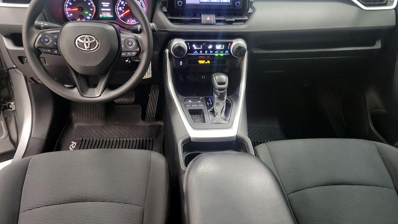 2019 Toyota RAV4 LE 9