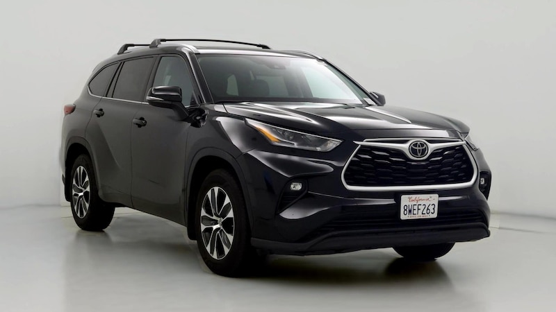 2021 Toyota Highlander XLE Hero Image