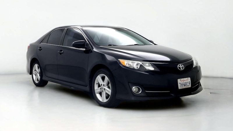 2014 Toyota Camry SE Hero Image