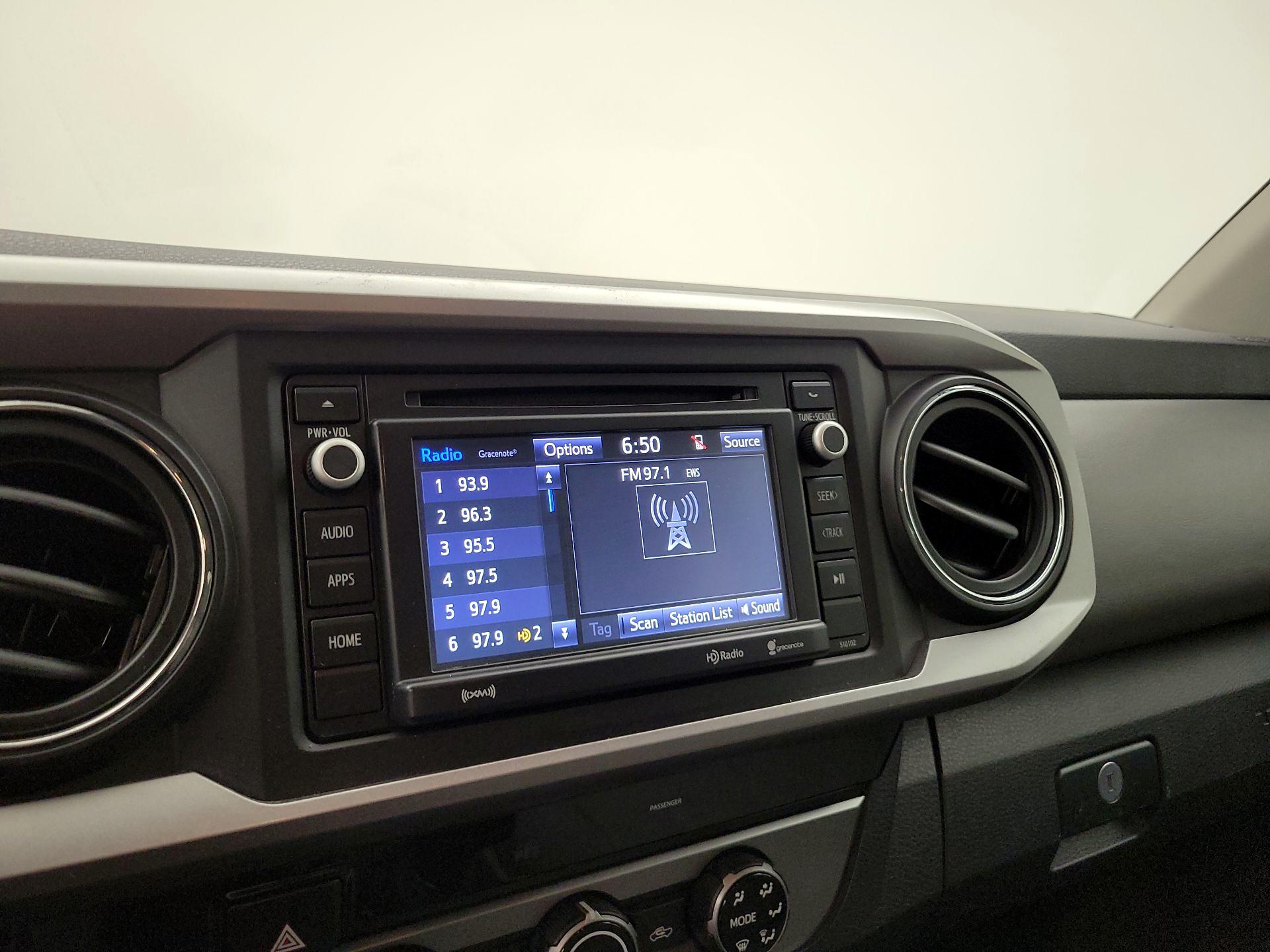 Thumbnail: 2016 Toyota Tacoma - 15