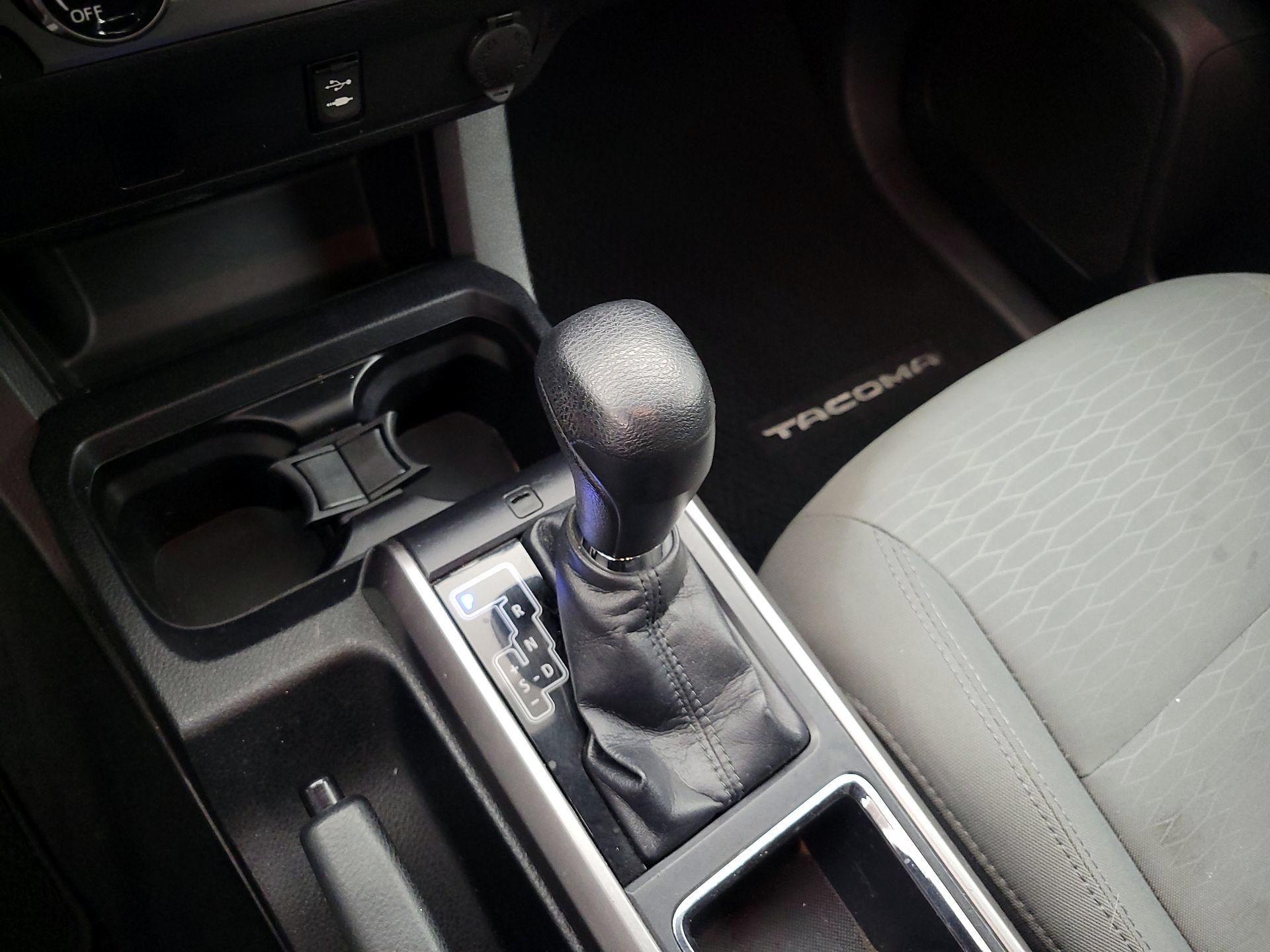 Thumbnail: 2016 Toyota Tacoma - 17