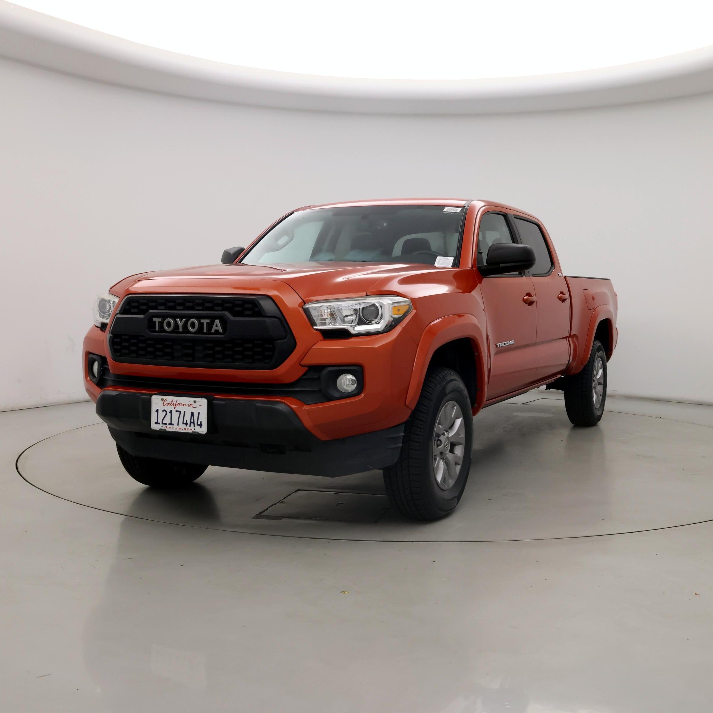 Thumbnail: 2016 Toyota Tacoma - 4