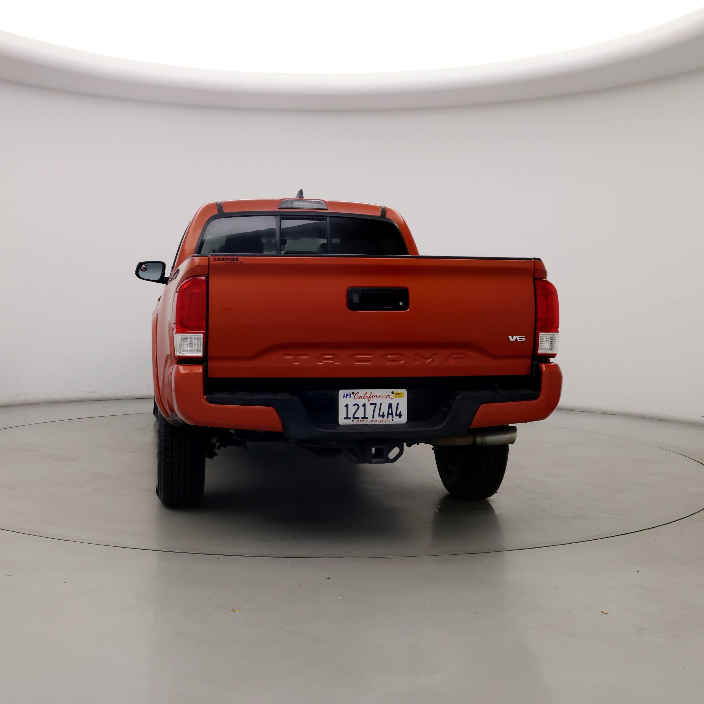 Thumbnail: 2016 Toyota Tacoma - 6