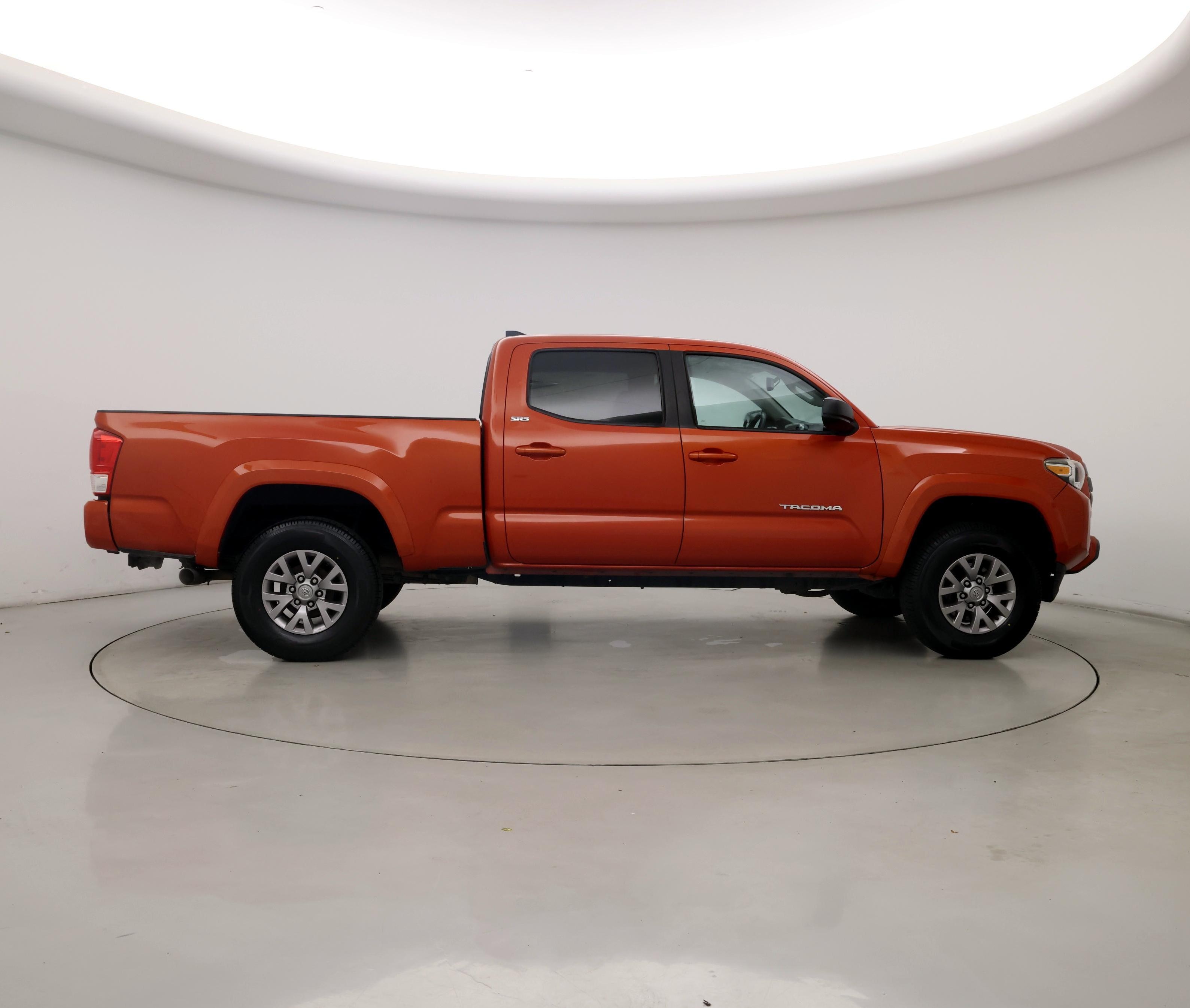 Thumbnail: 2016 Toyota Tacoma - 7