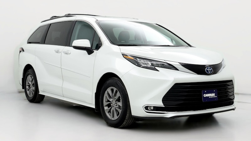 2024 Toyota Sienna XLE Hero Image