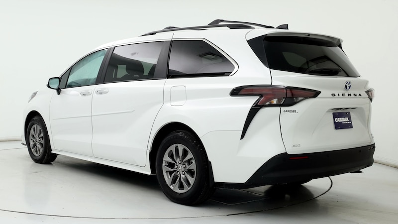 2024 Toyota Sienna XLE 2