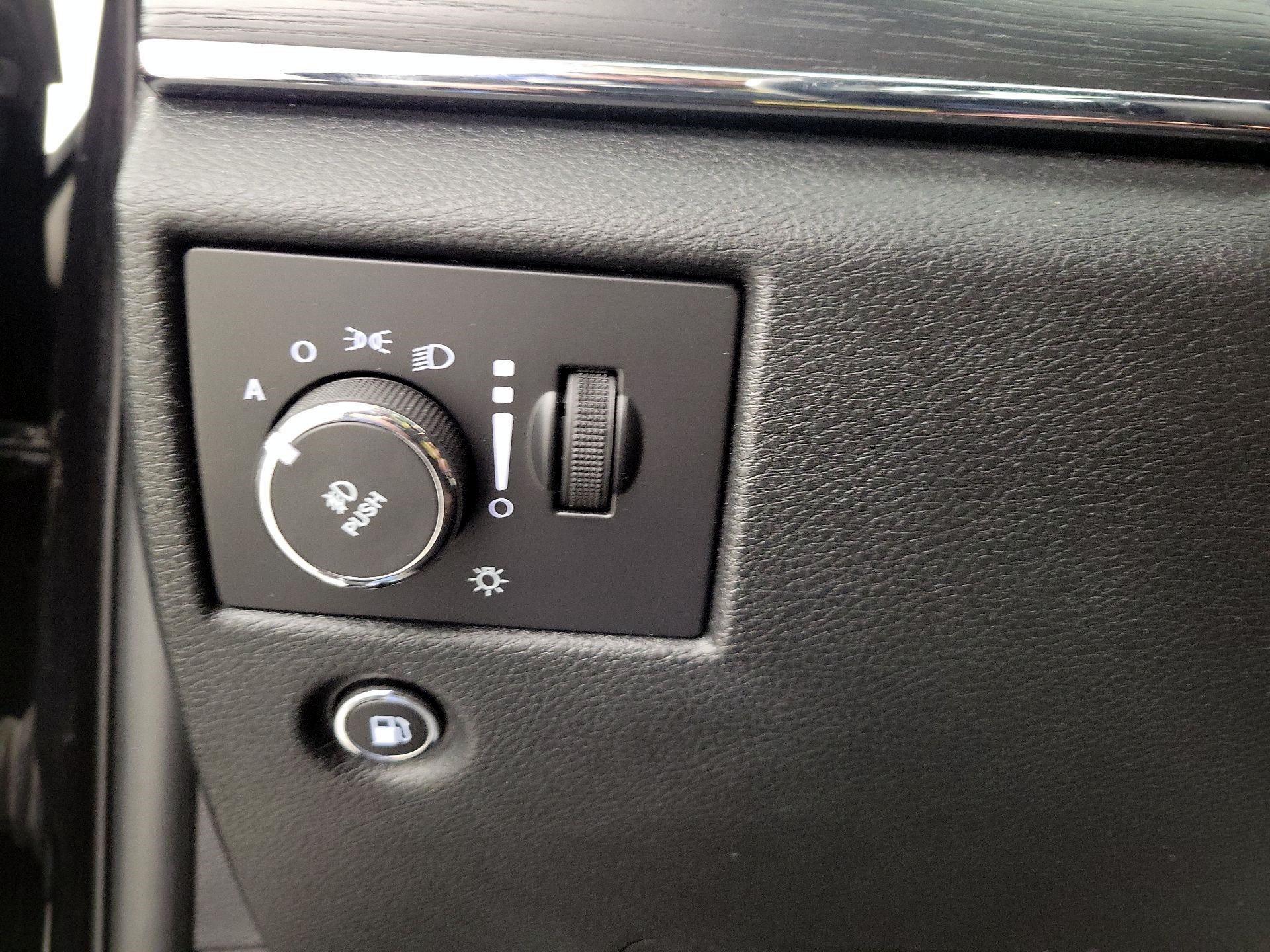 Thumbnail: 2015 Jeep Grand Cherokee - 11