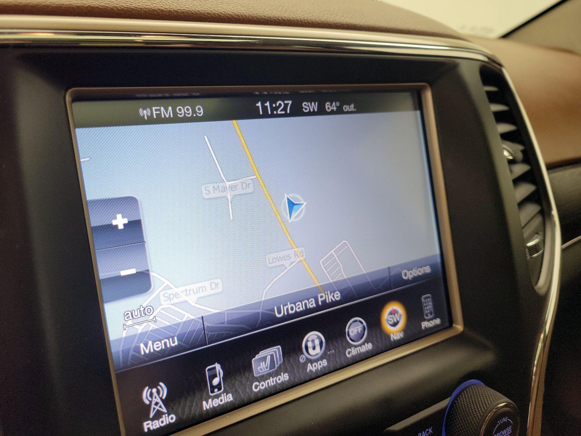 Thumbnail: 2015 Jeep Grand Cherokee - 12