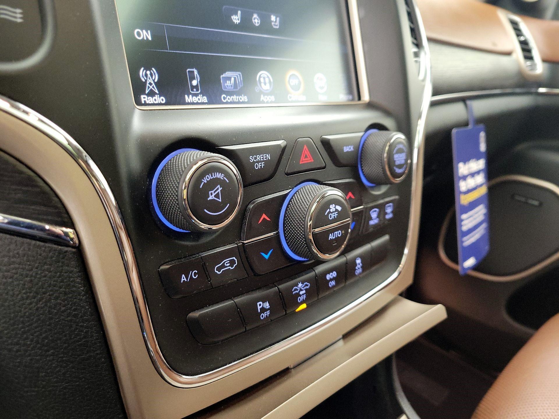 Thumbnail: 2015 Jeep Grand Cherokee - 15