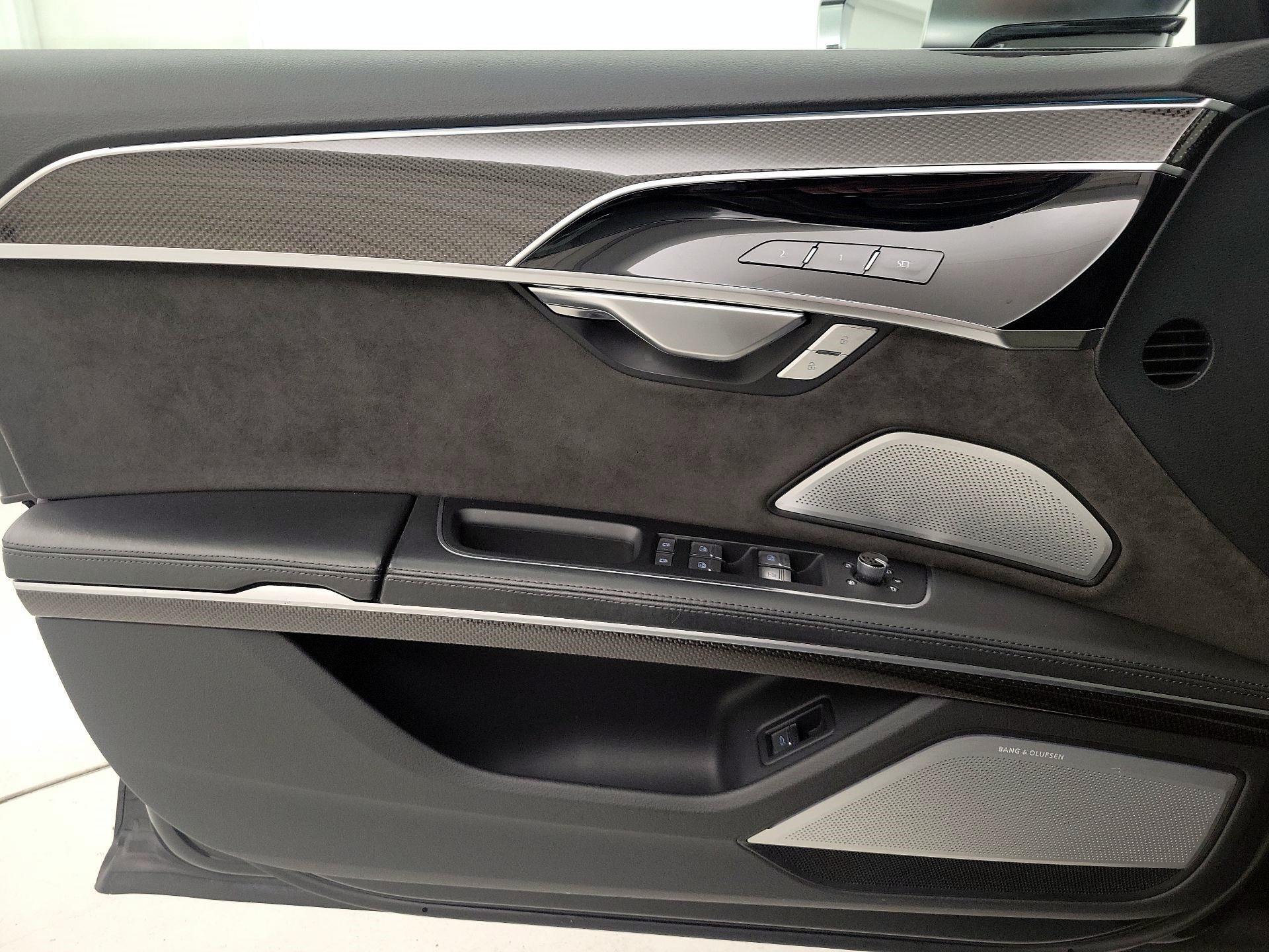 Thumbnail: 2020 Audi S8 - 12