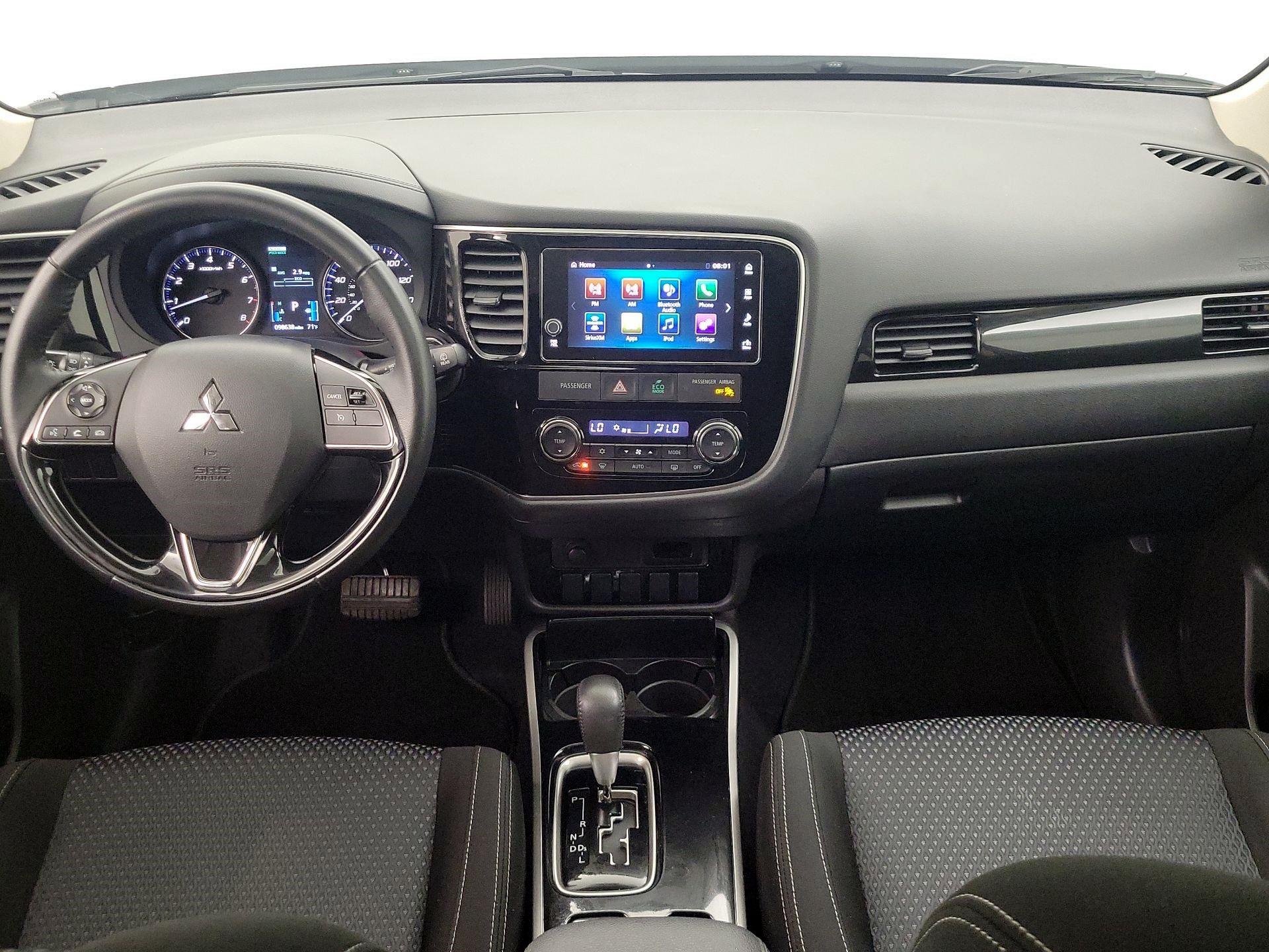 Thumbnail: 2017 Mitsubishi Outlander - 9