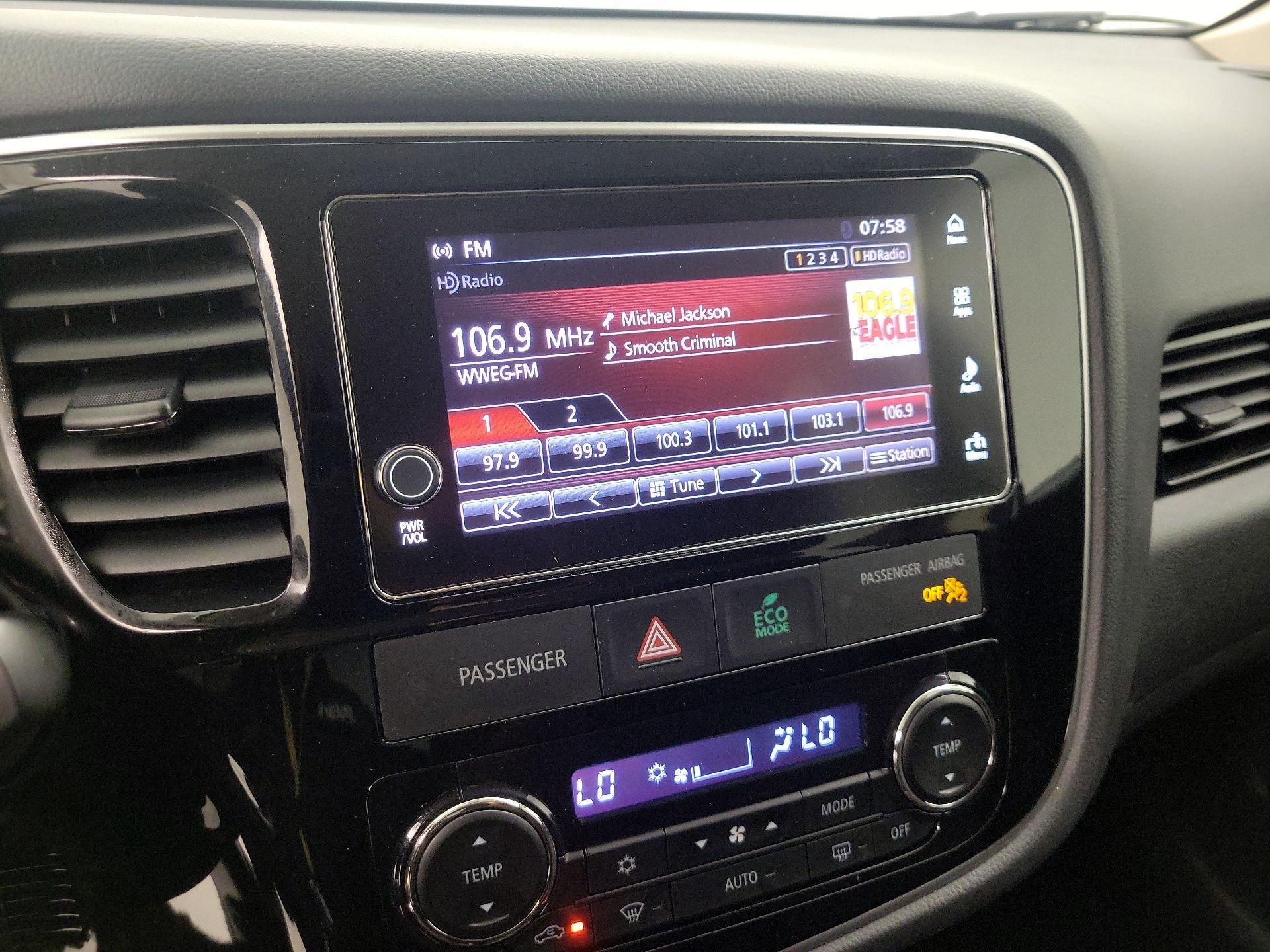 Thumbnail: 2017 Mitsubishi Outlander - 15