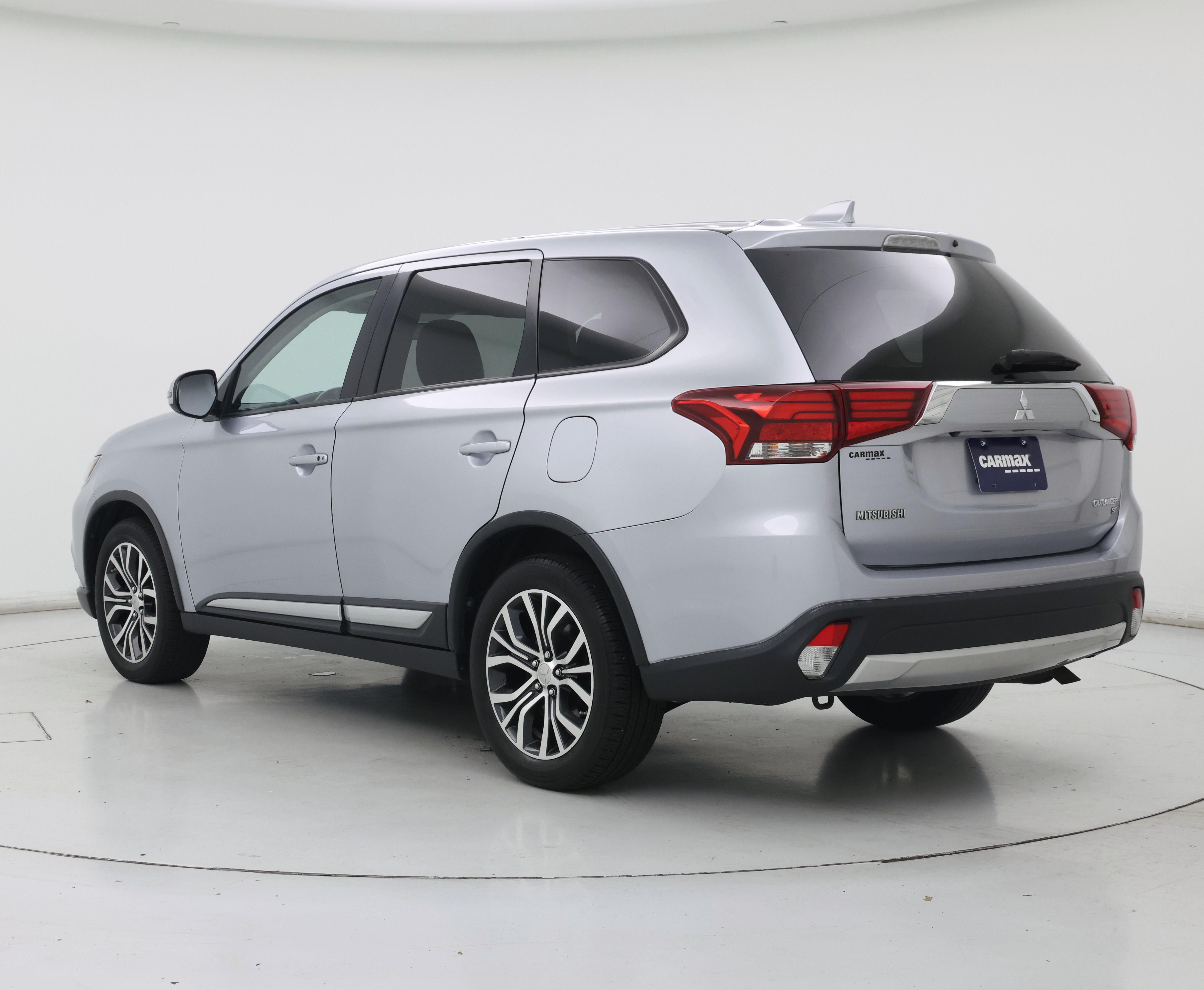 Thumbnail: 2017 Mitsubishi Outlander - 2