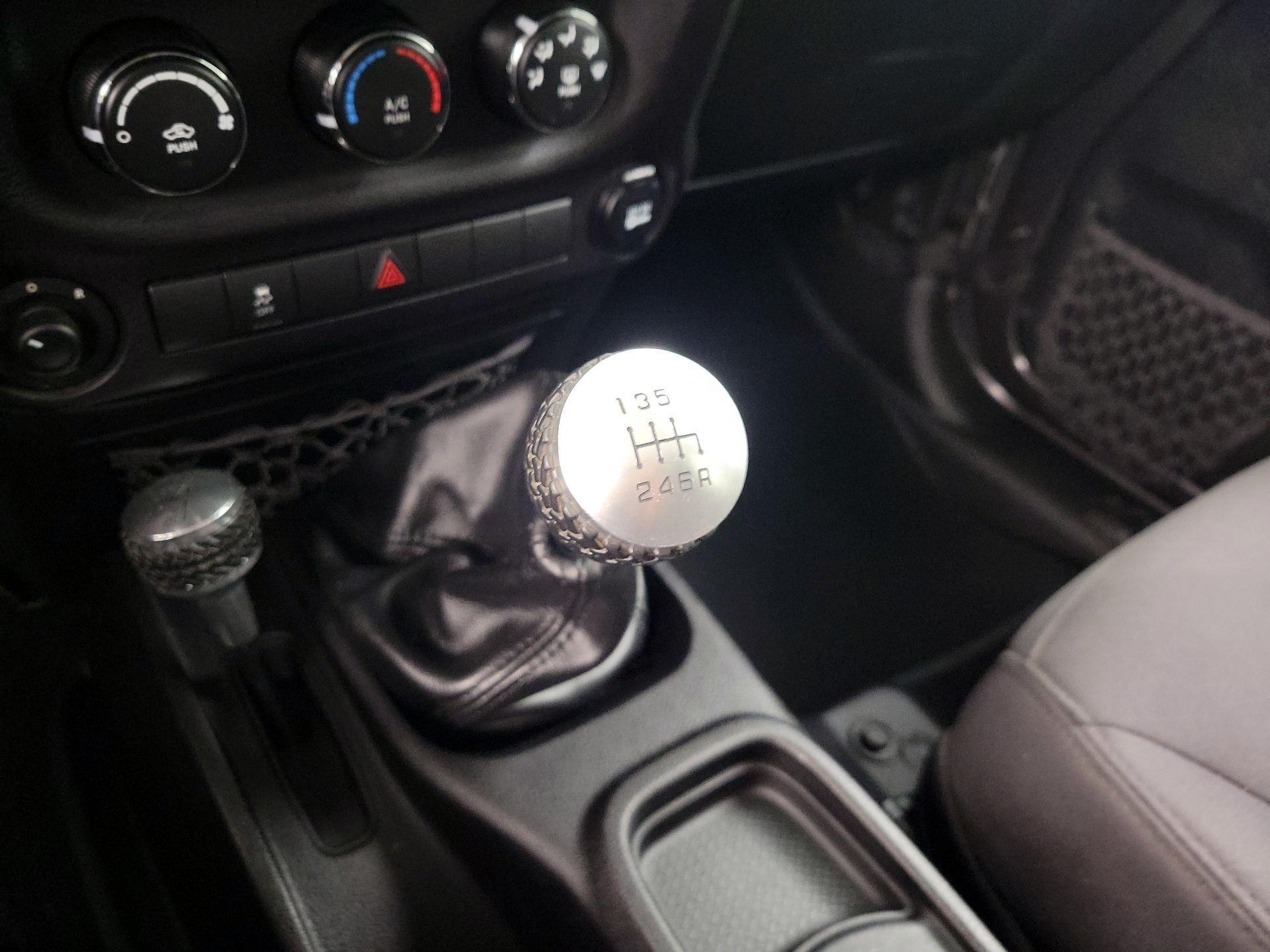Thumbnail: 2014 Jeep Wrangler - 15