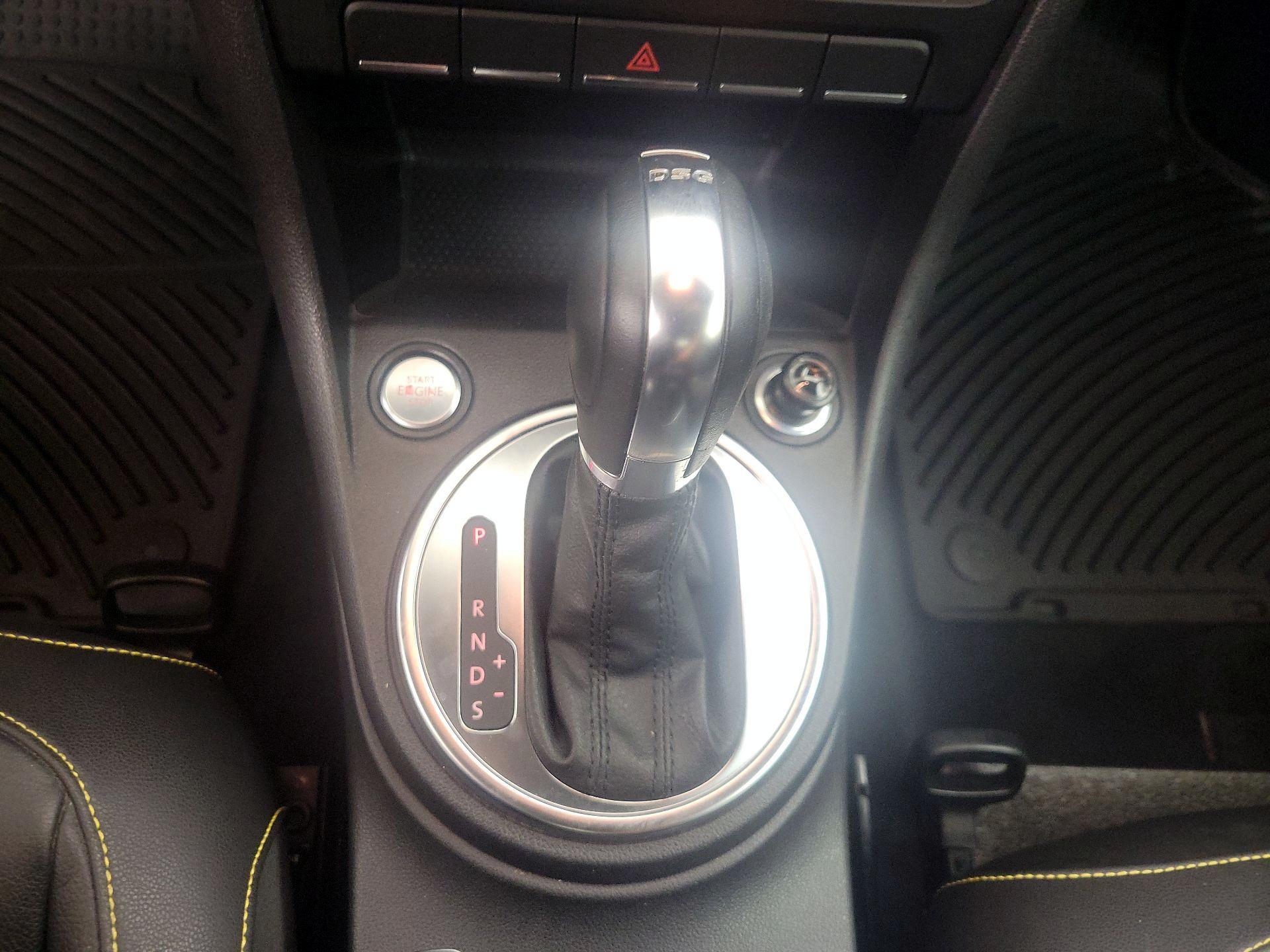 Thumbnail: 2014 Volkswagen Beetle - 17
