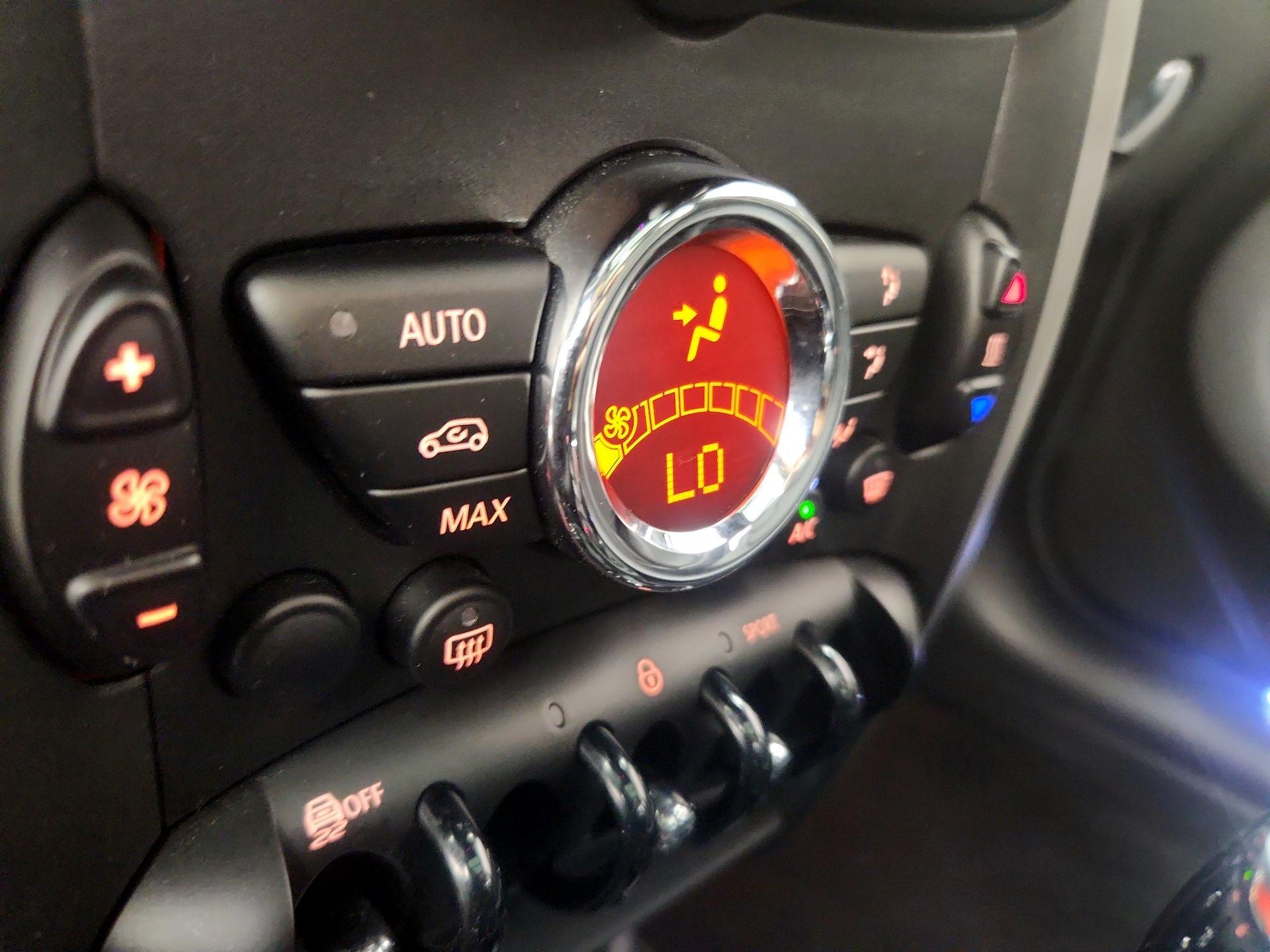 Thumbnail: 2015 MINI Cooper Countryman - 15