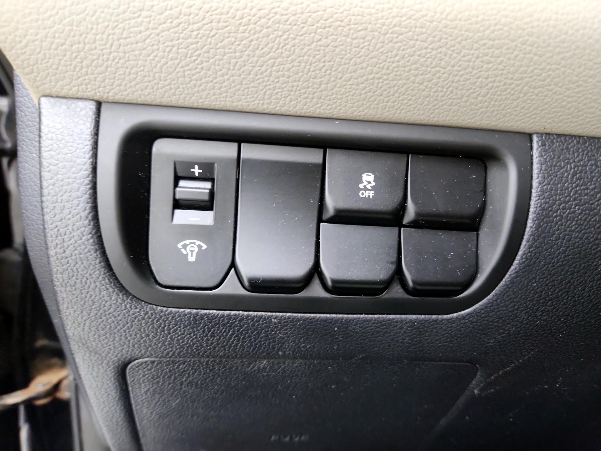 Thumbnail: 2013 Kia Rio5 - 13