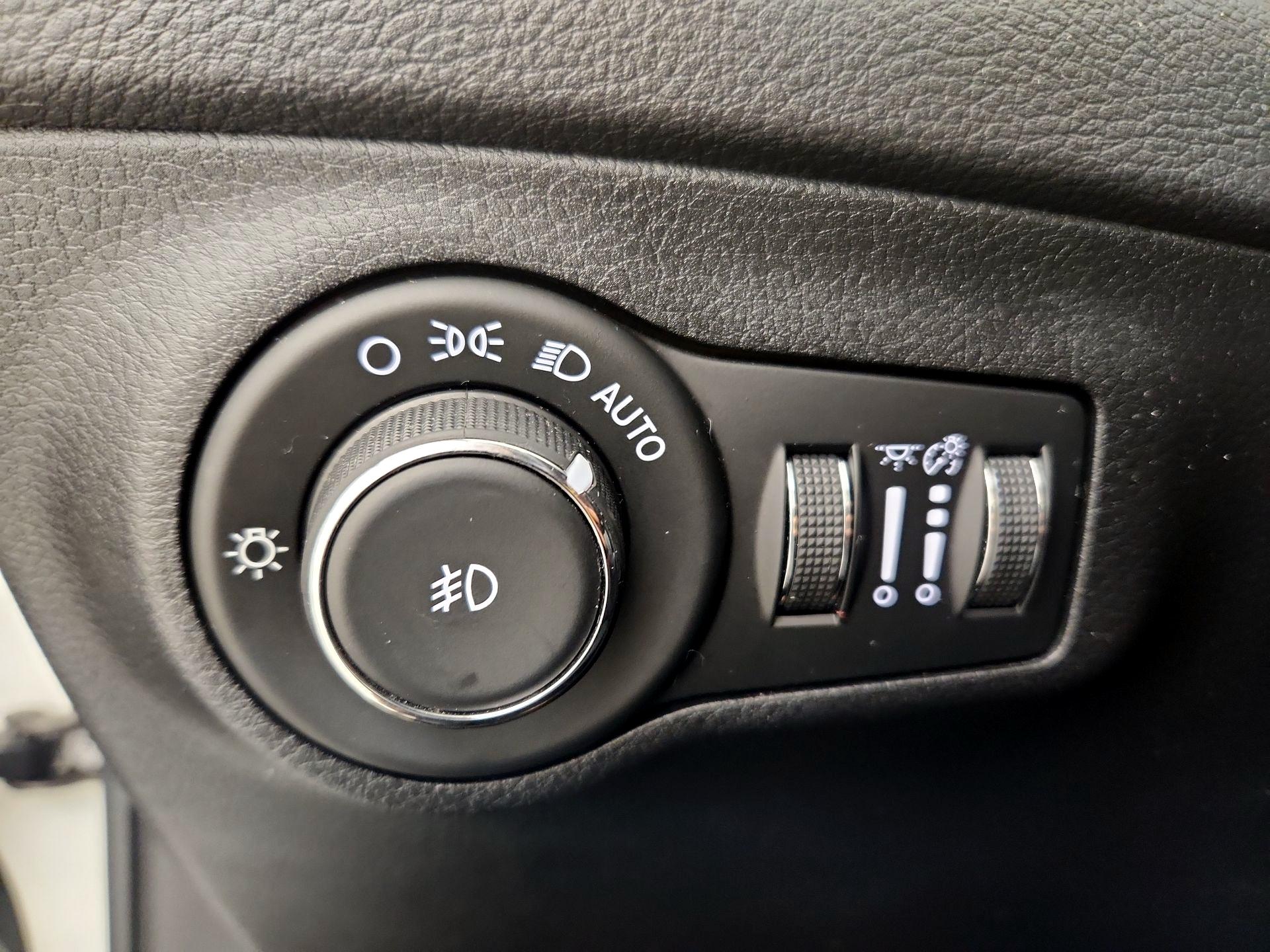 Thumbnail: 2018 Jeep Compass - 13