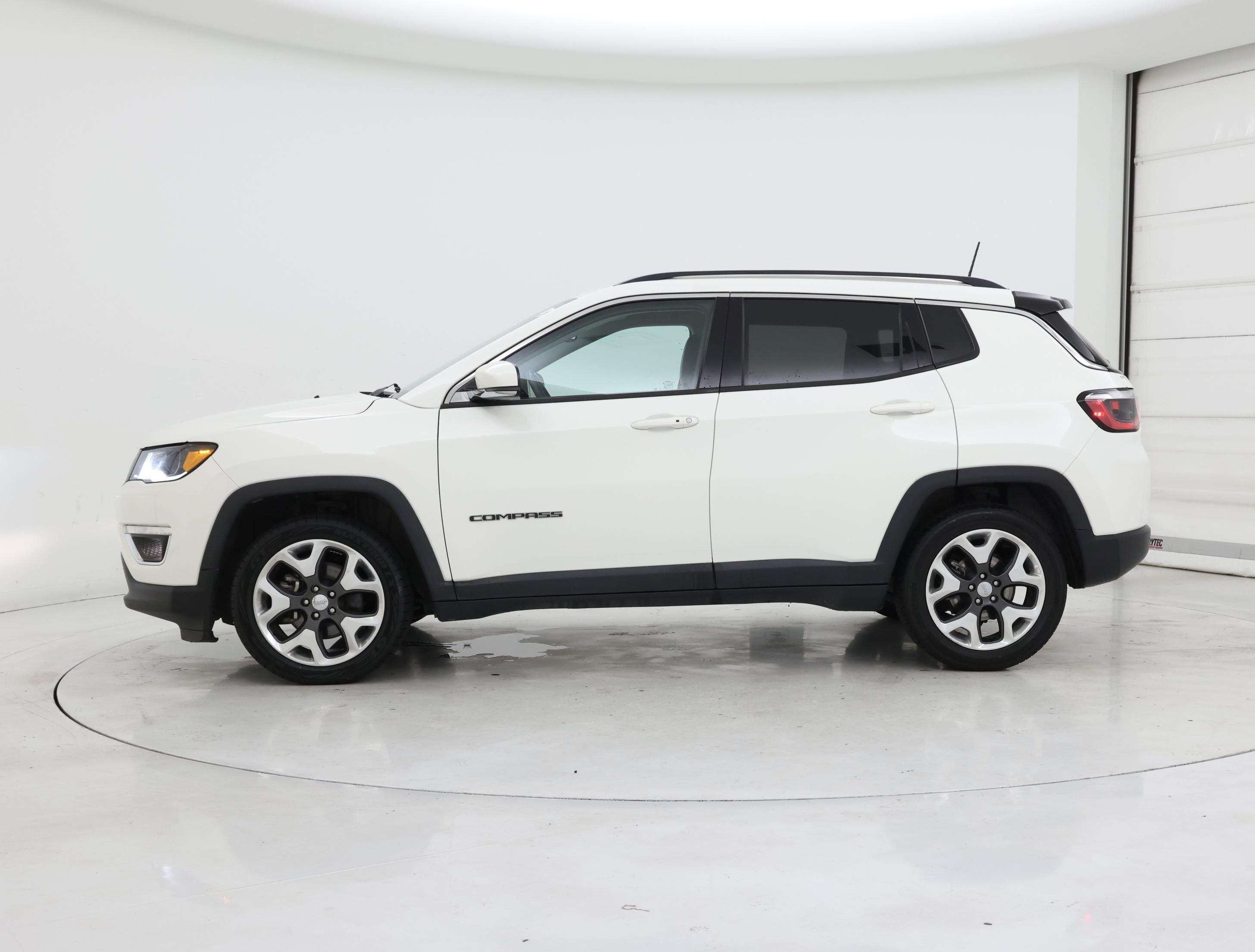 Thumbnail: 2018 Jeep Compass - 3
