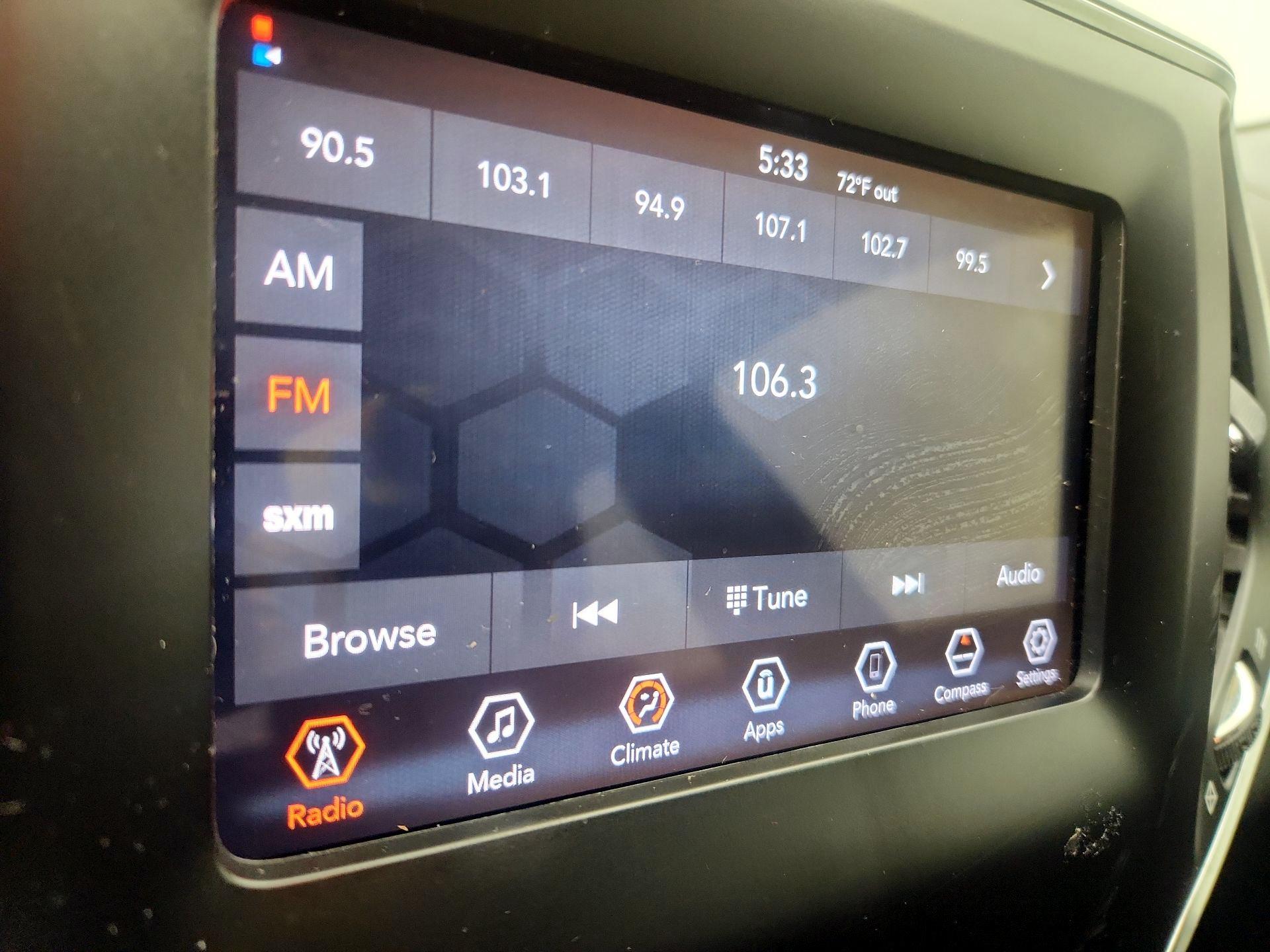 Thumbnail: 2020 Jeep Cherokee - 15