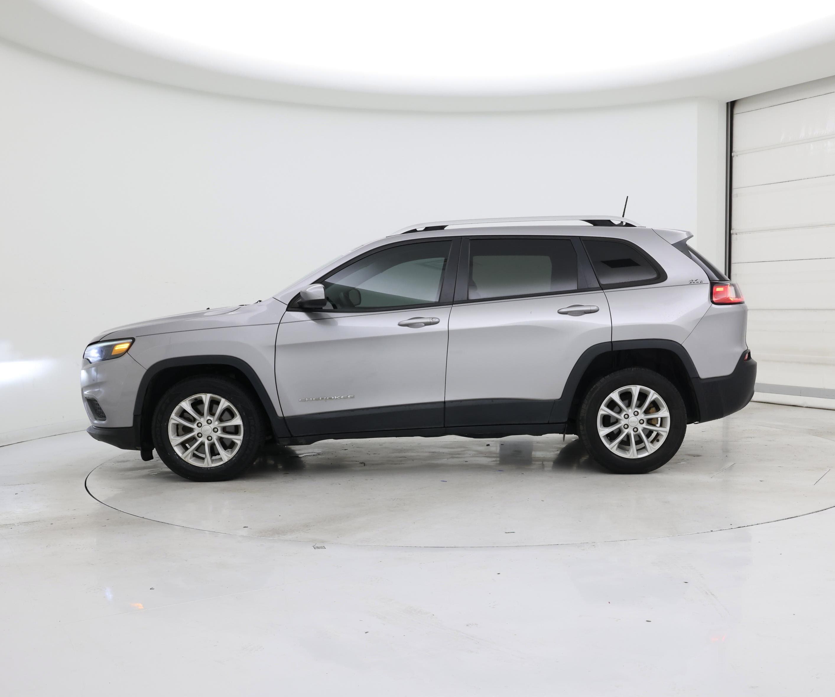 Thumbnail: 2020 Jeep Cherokee - 3