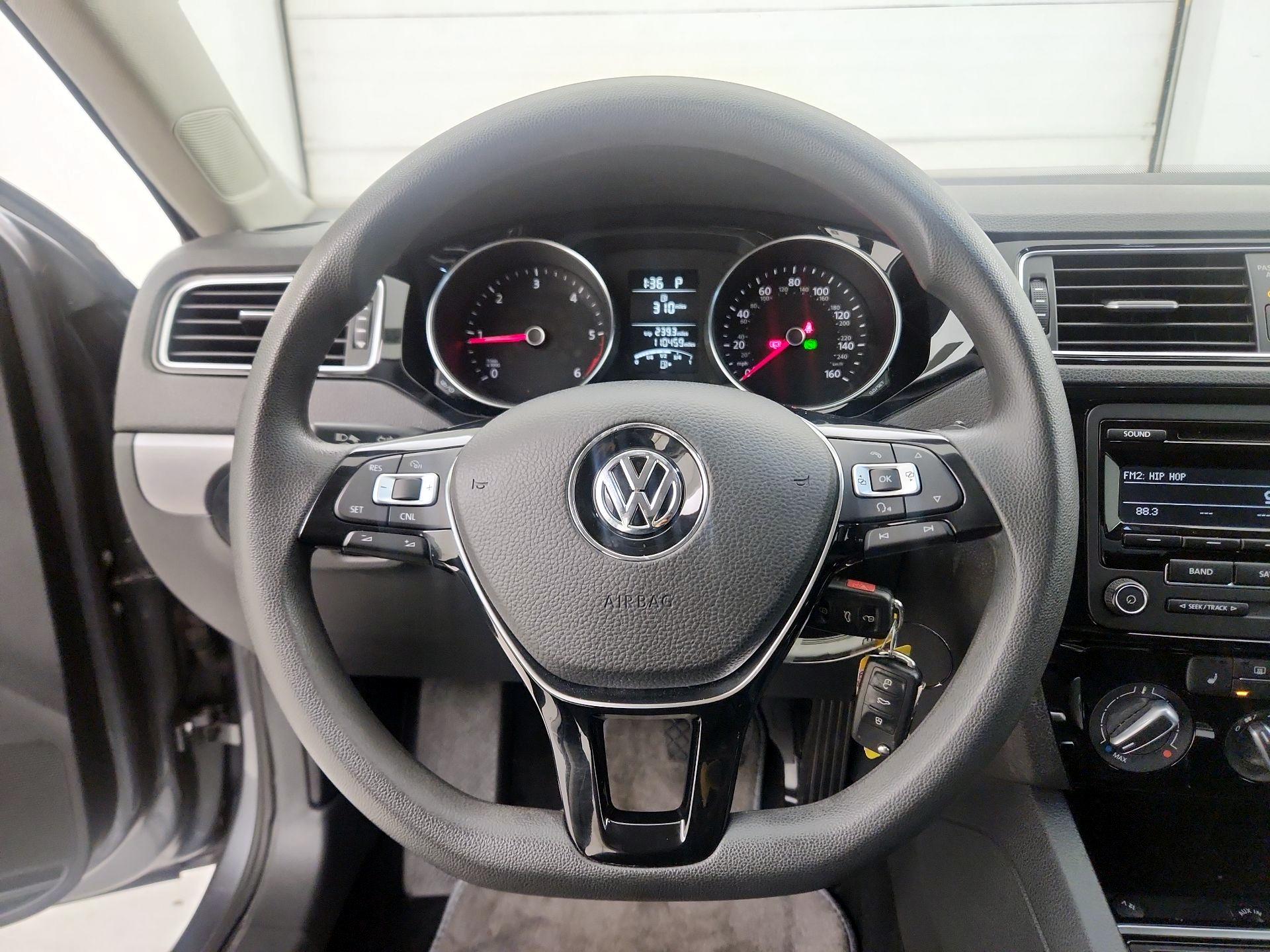 Thumbnail: 2015 Volkswagen Jetta - 10