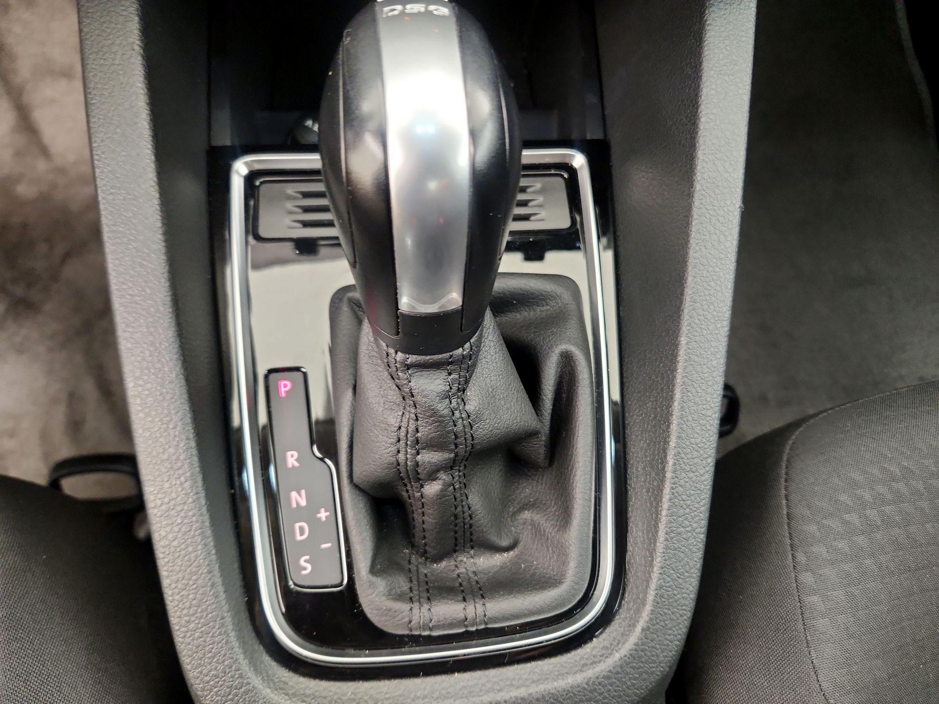Thumbnail: 2015 Volkswagen Jetta - 16