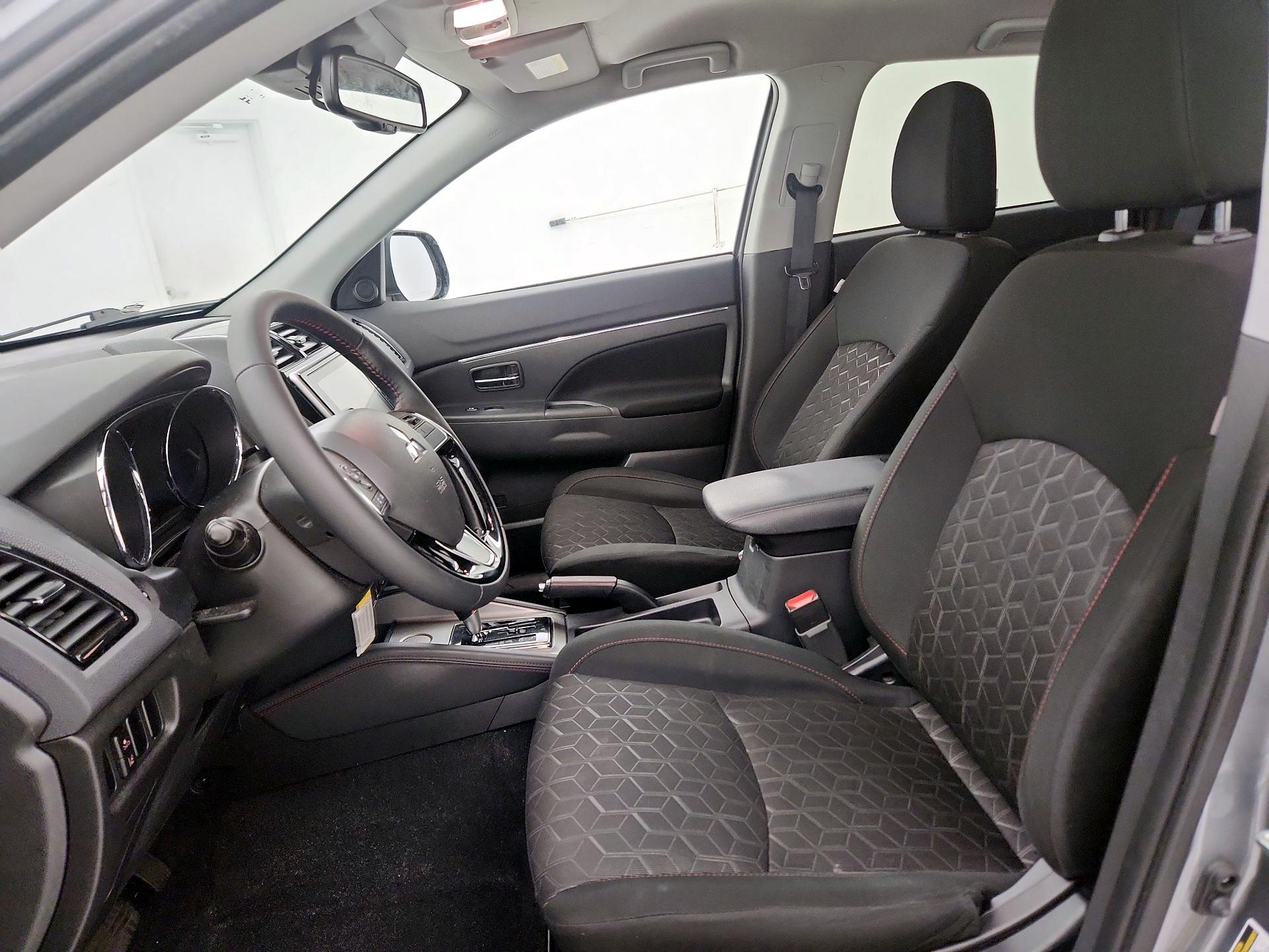 Thumbnail: 2022 Mitsubishi Outlander Sport - 11