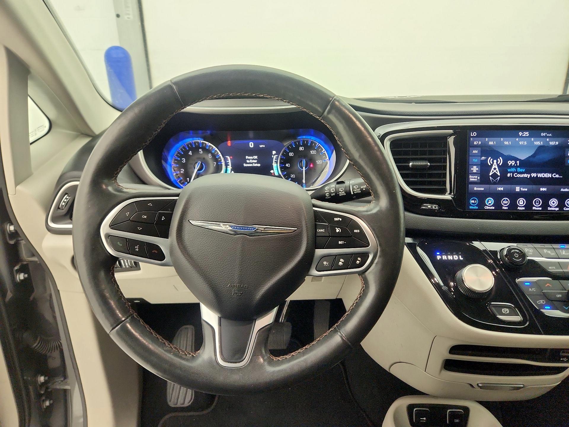 Thumbnail: 2020 Chrysler Pacifica - 10