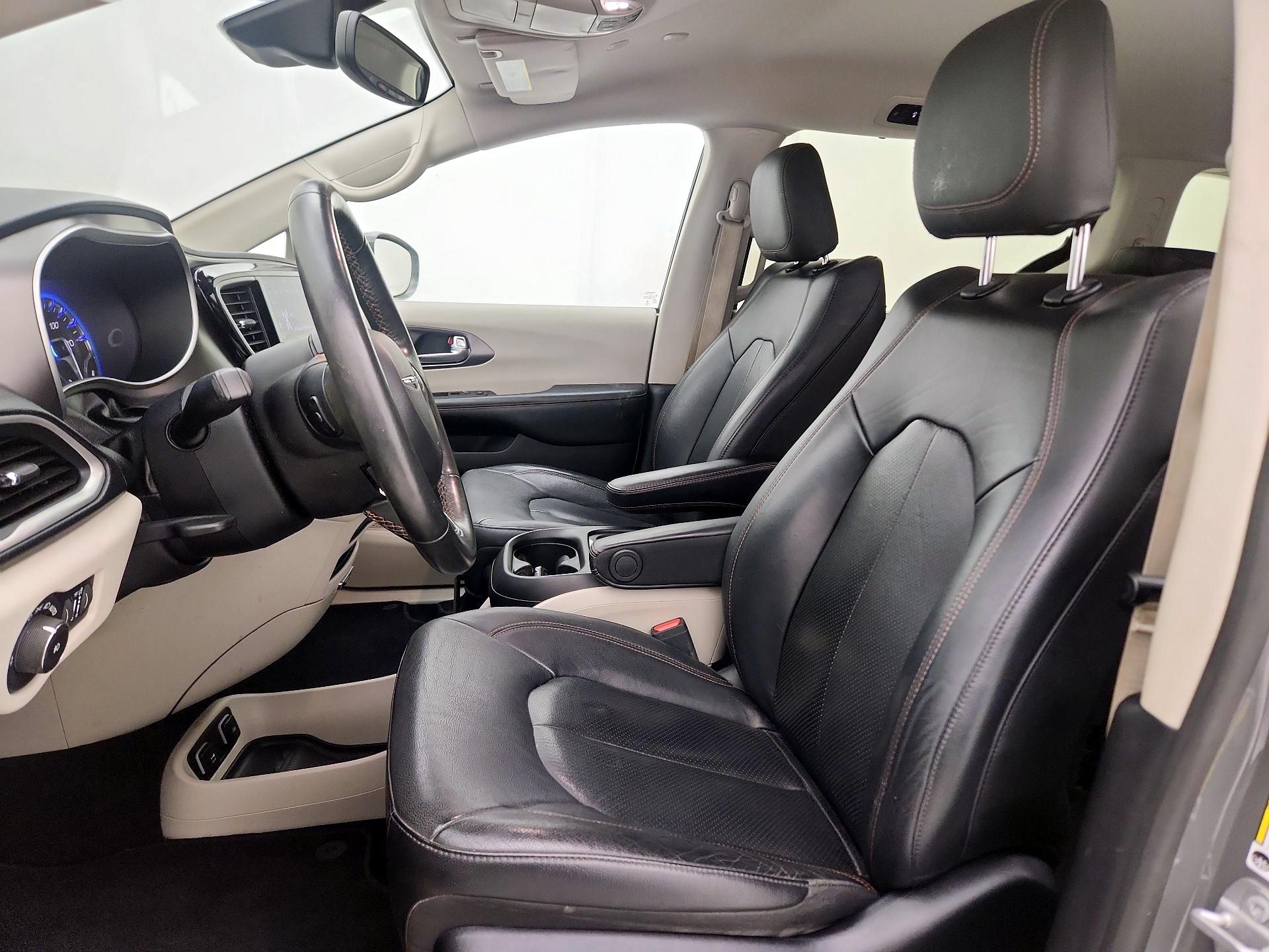 Thumbnail: 2020 Chrysler Pacifica - 11