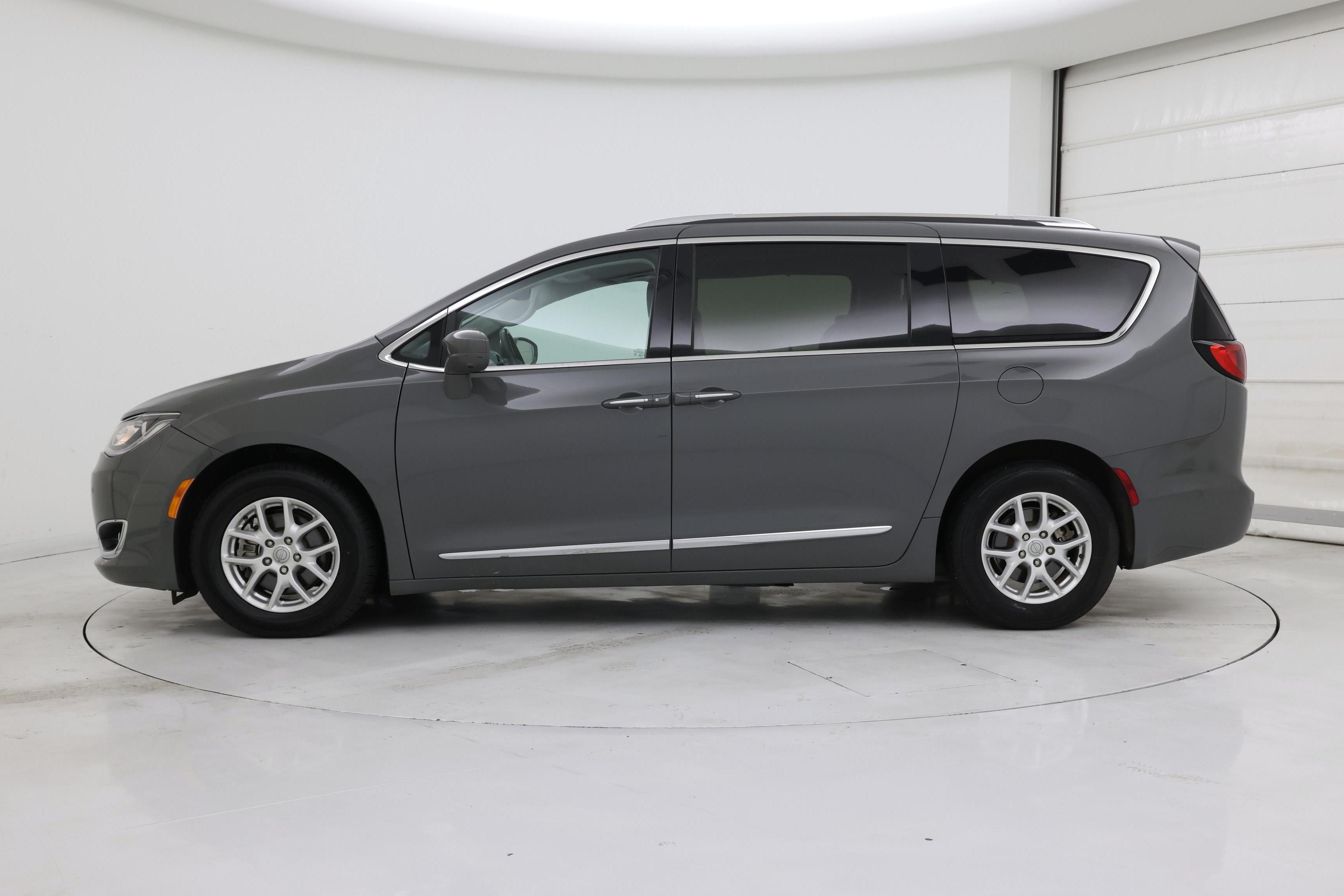 Thumbnail: 2020 Chrysler Pacifica - 3
