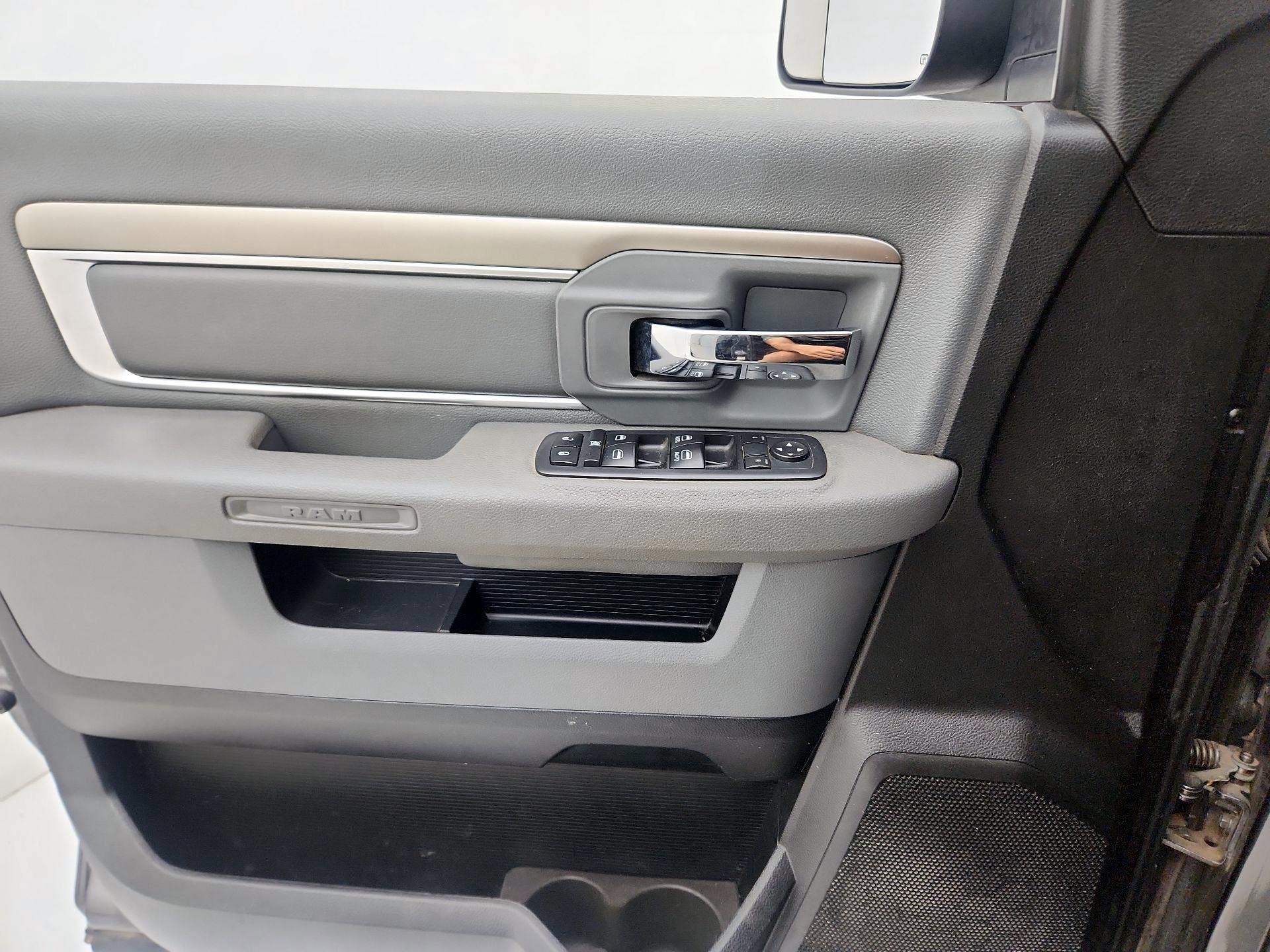 Thumbnail: 2020 RAM 1500 Classic - 12