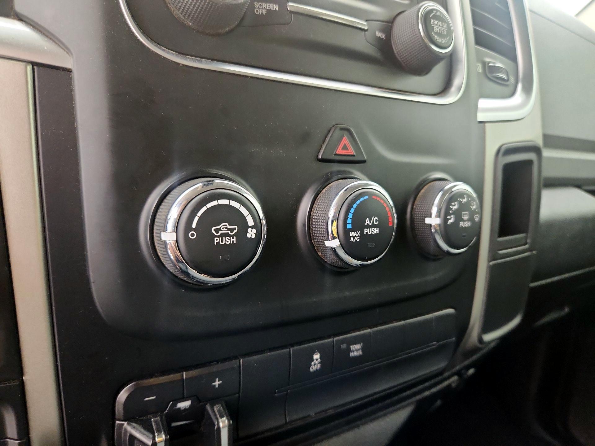 Thumbnail: 2020 RAM 1500 Classic - 16