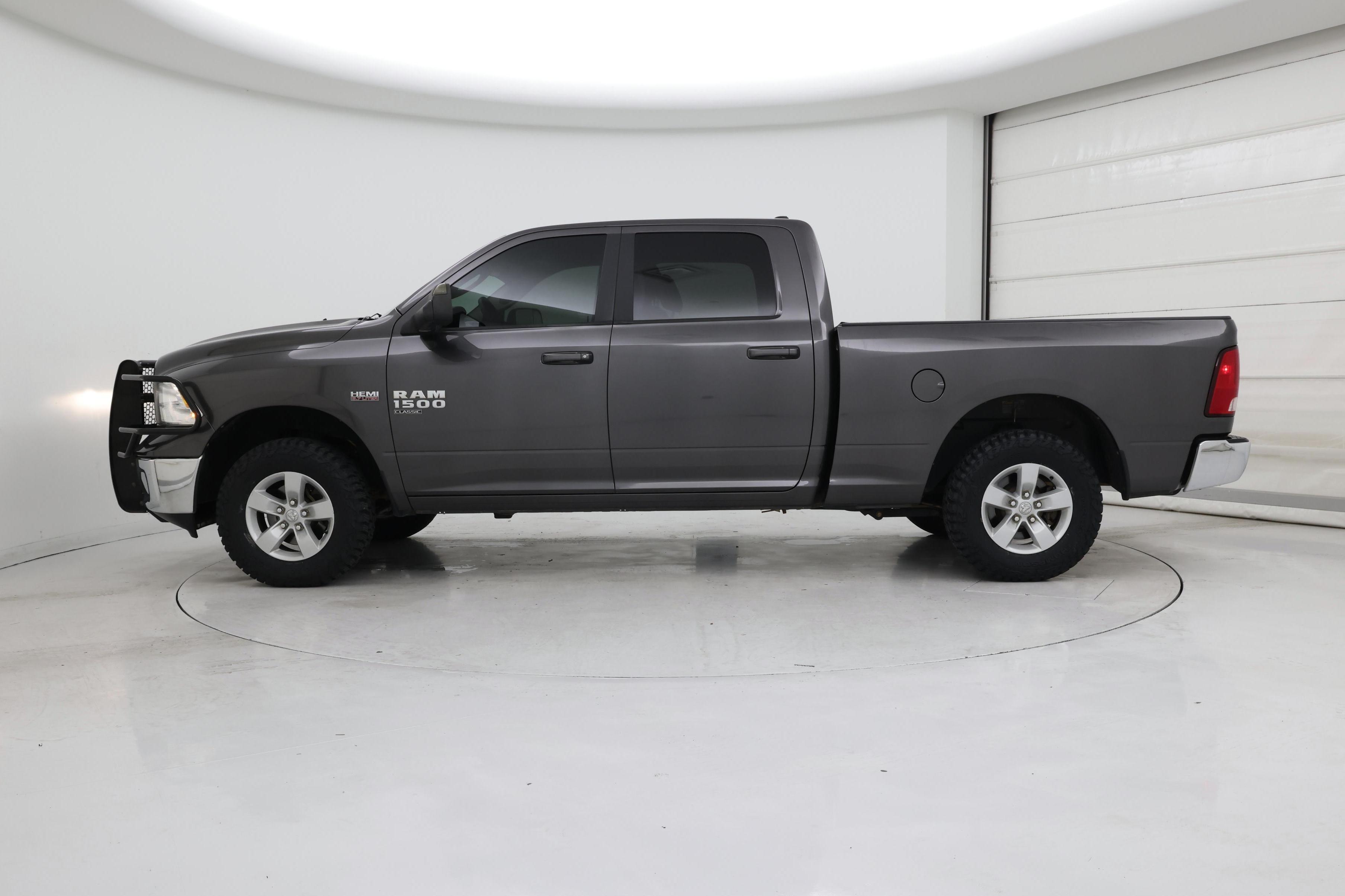 Thumbnail: 2020 RAM 1500 Classic - 3