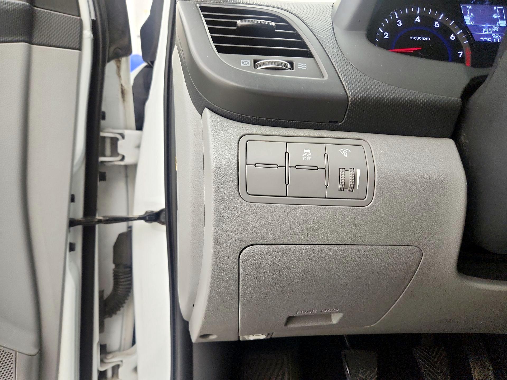 Thumbnail: 2016 Hyundai Accent - 13