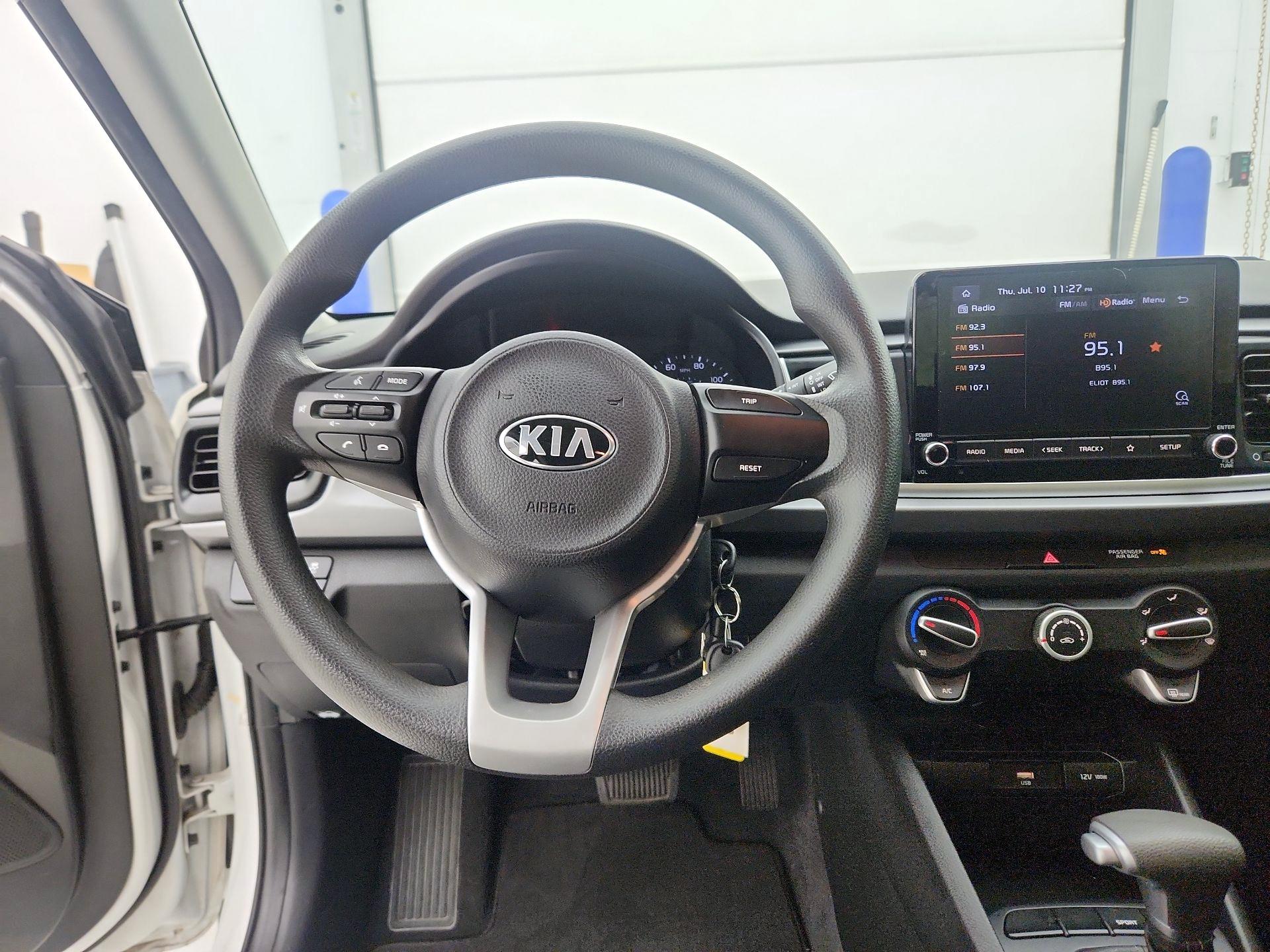 Thumbnail: 2021 Kia Rio - 10