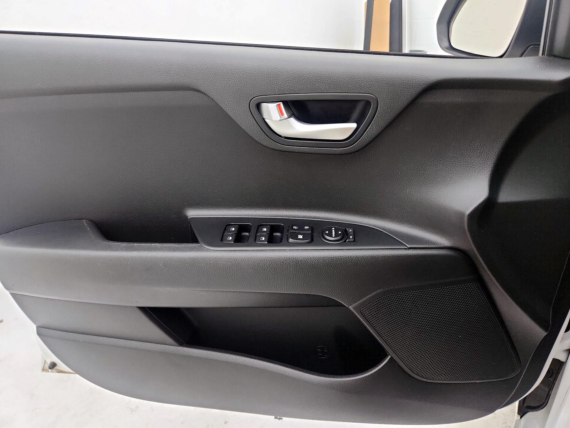 Thumbnail: 2021 Kia Rio - 12