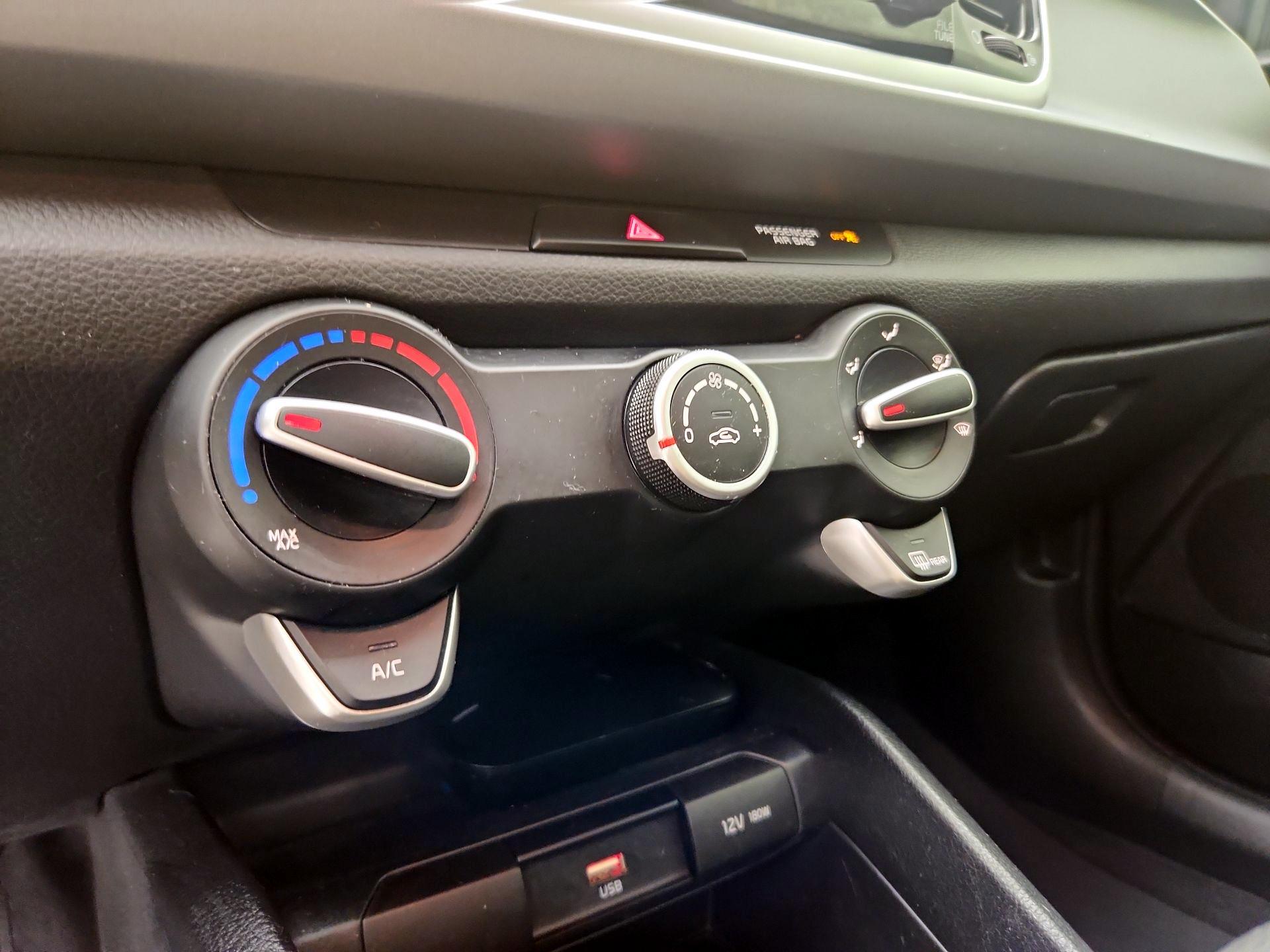 Thumbnail: 2021 Kia Rio - 16