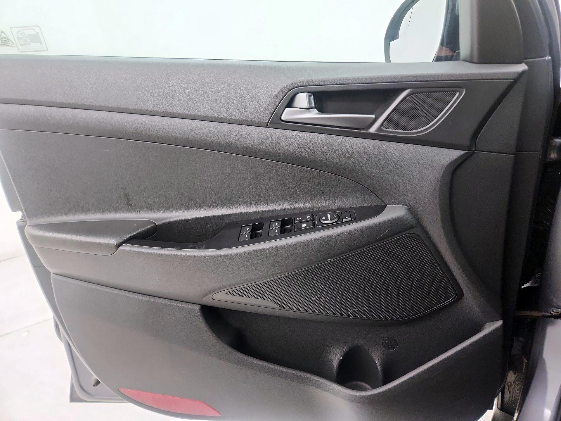 Thumbnail: 2016 Hyundai Tucson - 12