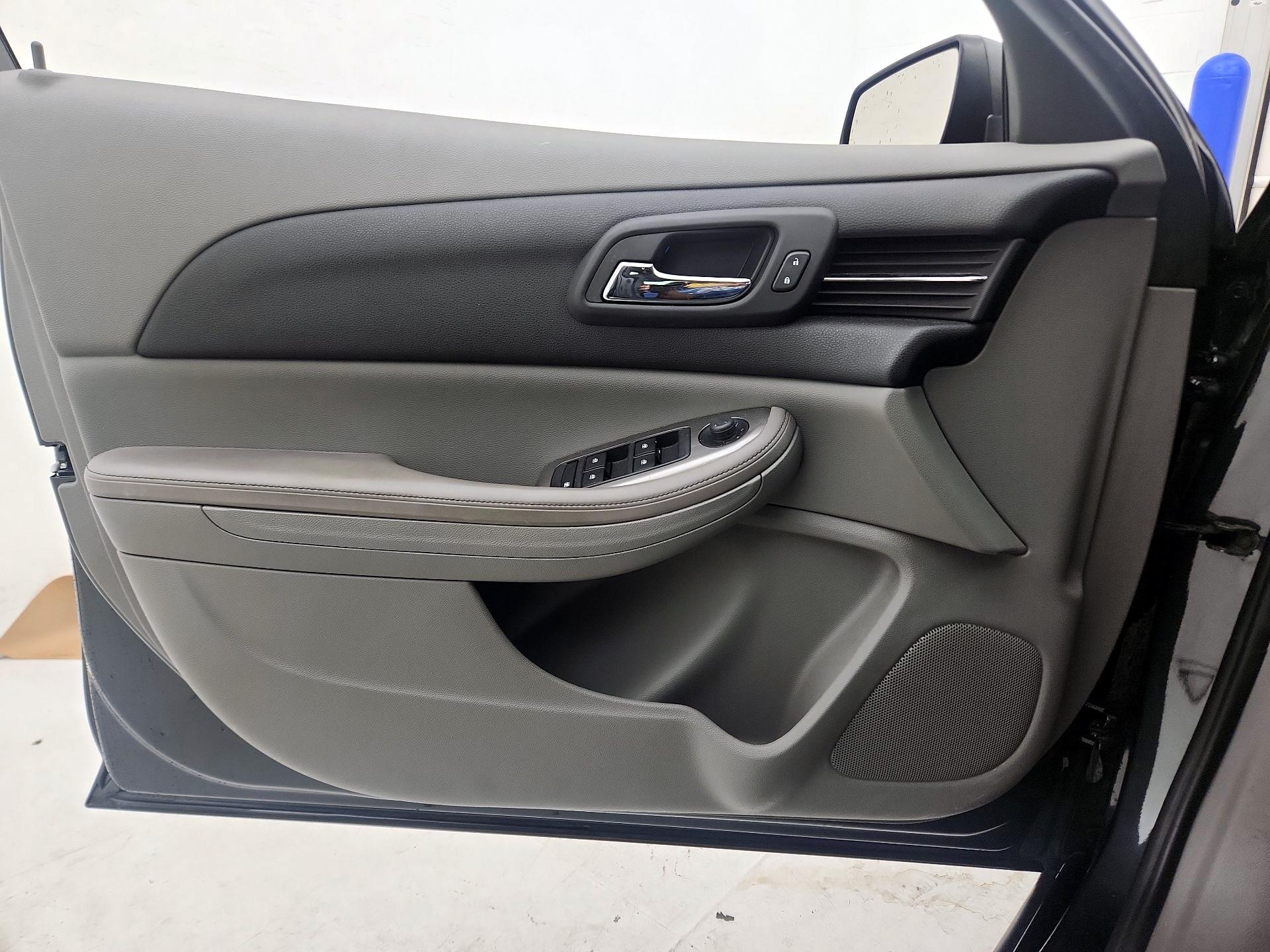 Thumbnail: 2016 Chevrolet Malibu - 12