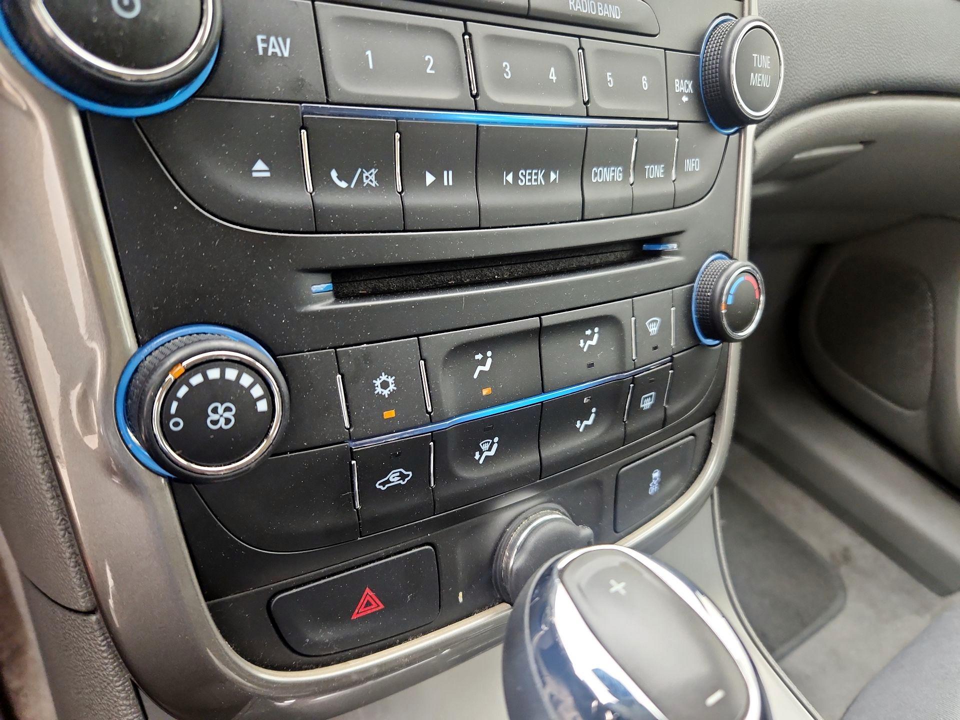 Thumbnail: 2016 Chevrolet Malibu - 15