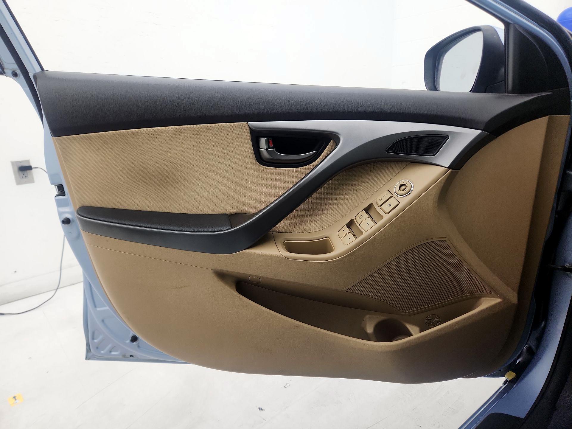 Thumbnail: 2013 Hyundai Elantra - 12
