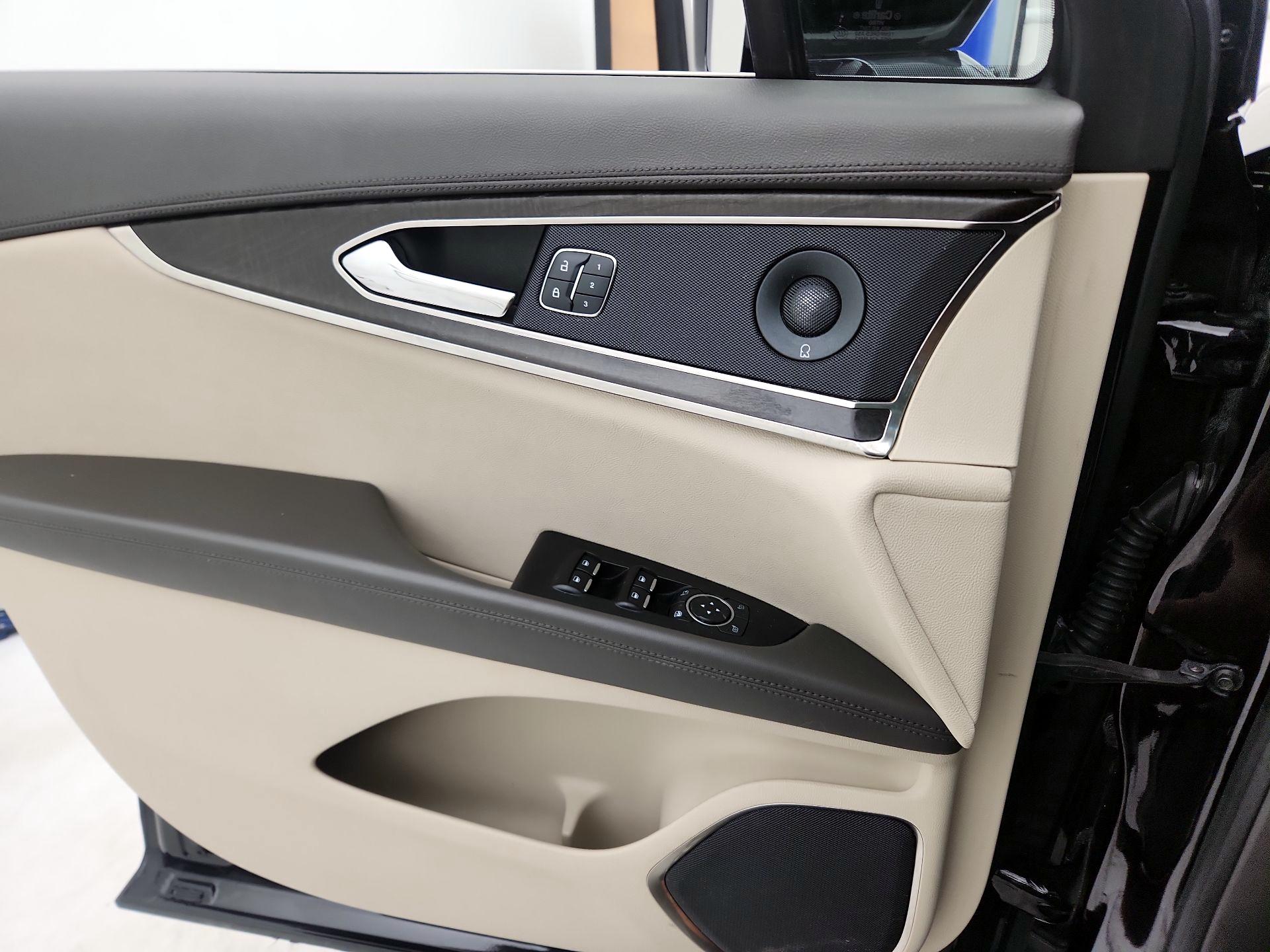 Thumbnail: 2019 Lincoln Nautilus - 12