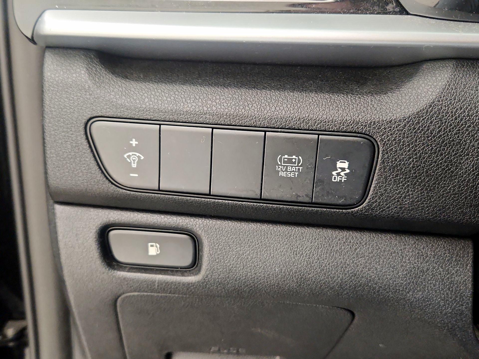 Thumbnail: 2020 Kia Niro - 13
