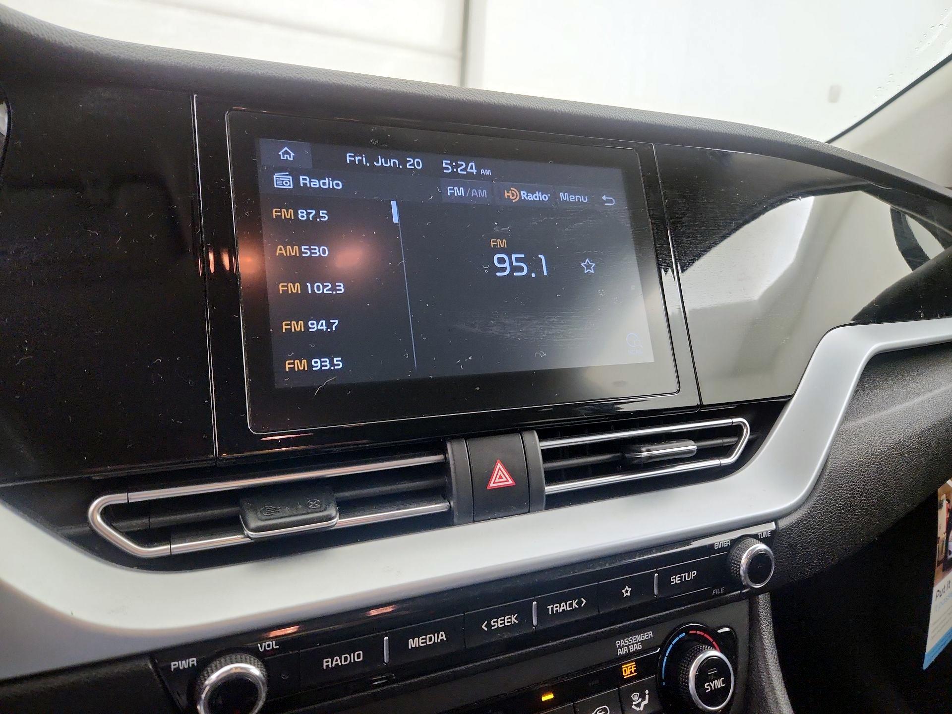 Thumbnail: 2020 Kia Niro - 15