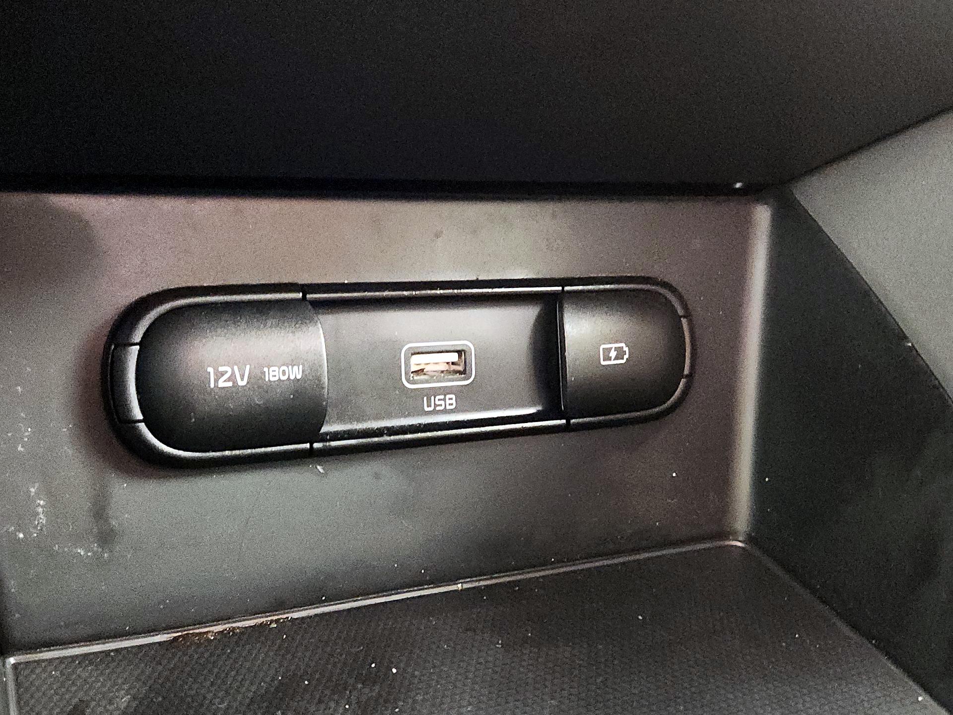 Thumbnail: 2020 Kia Niro - 18