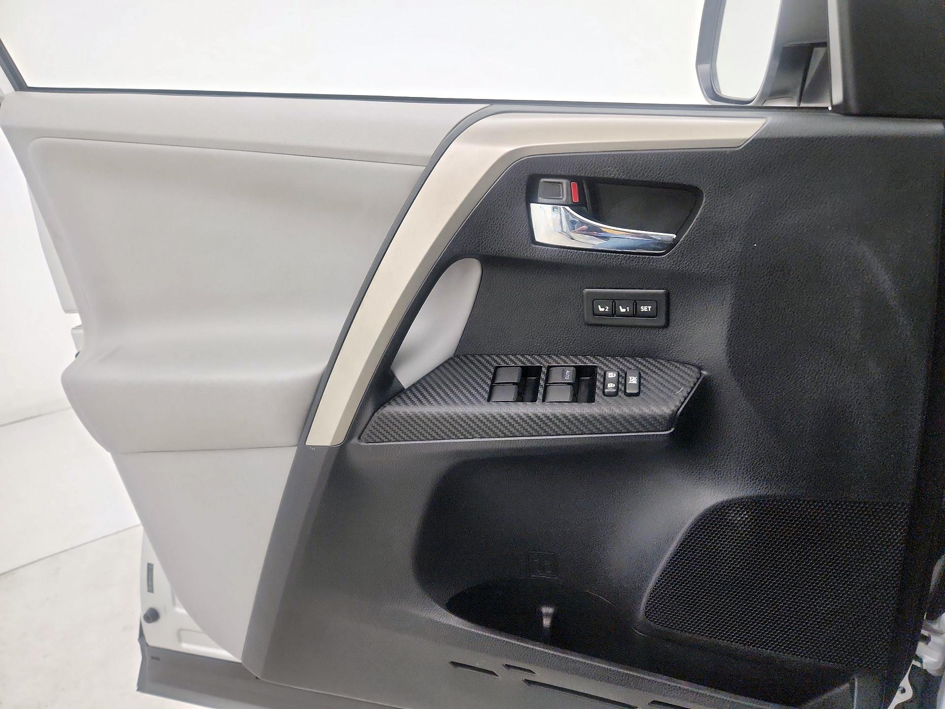 Thumbnail: 2013 Toyota RAV4 - 12