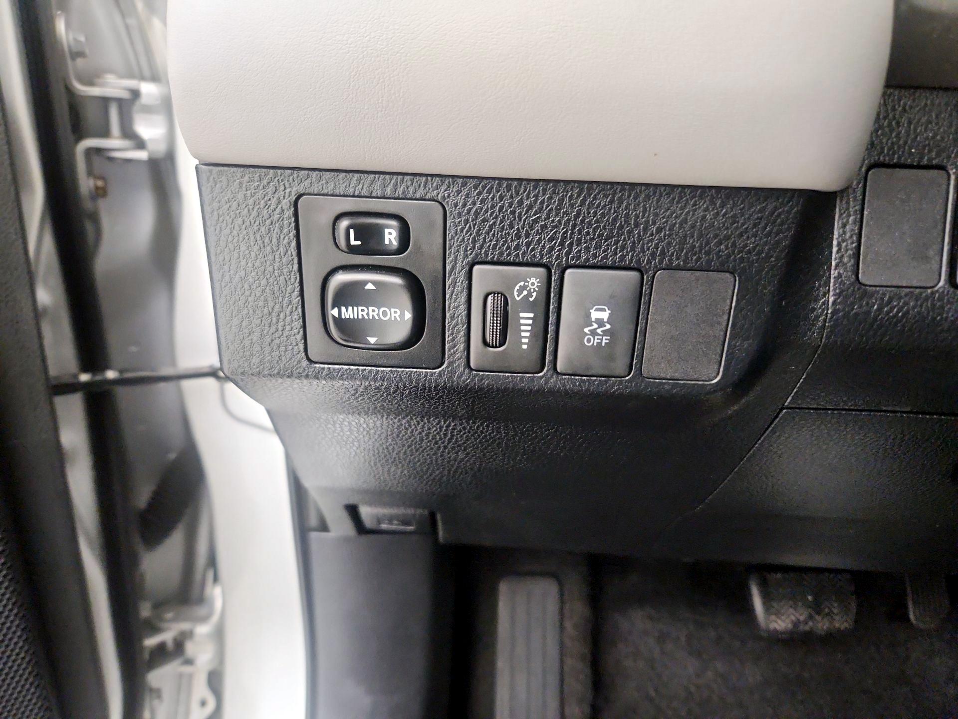 Thumbnail: 2013 Toyota RAV4 - 13