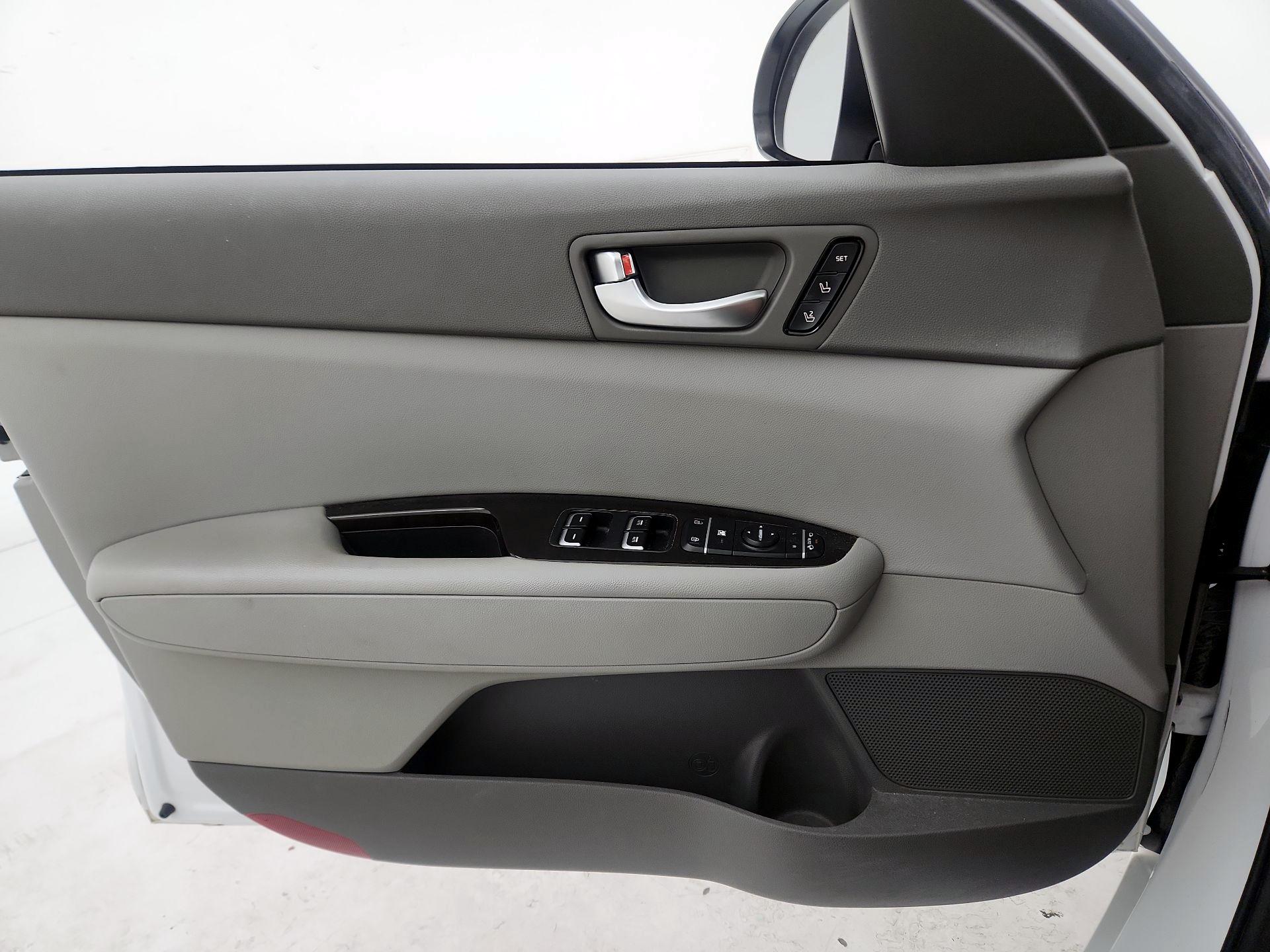 Thumbnail: 2016 Kia Optima - 12