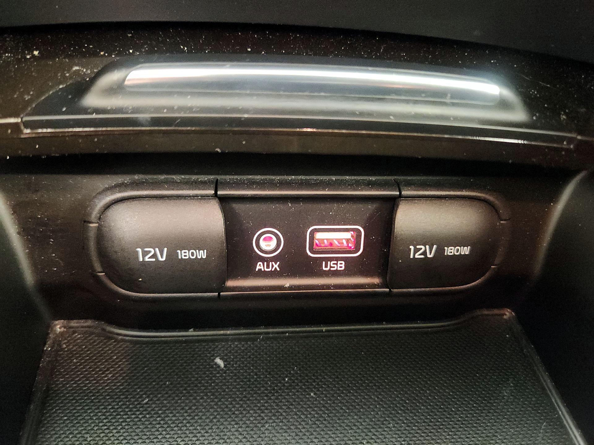 Thumbnail: 2016 Kia Optima - 18